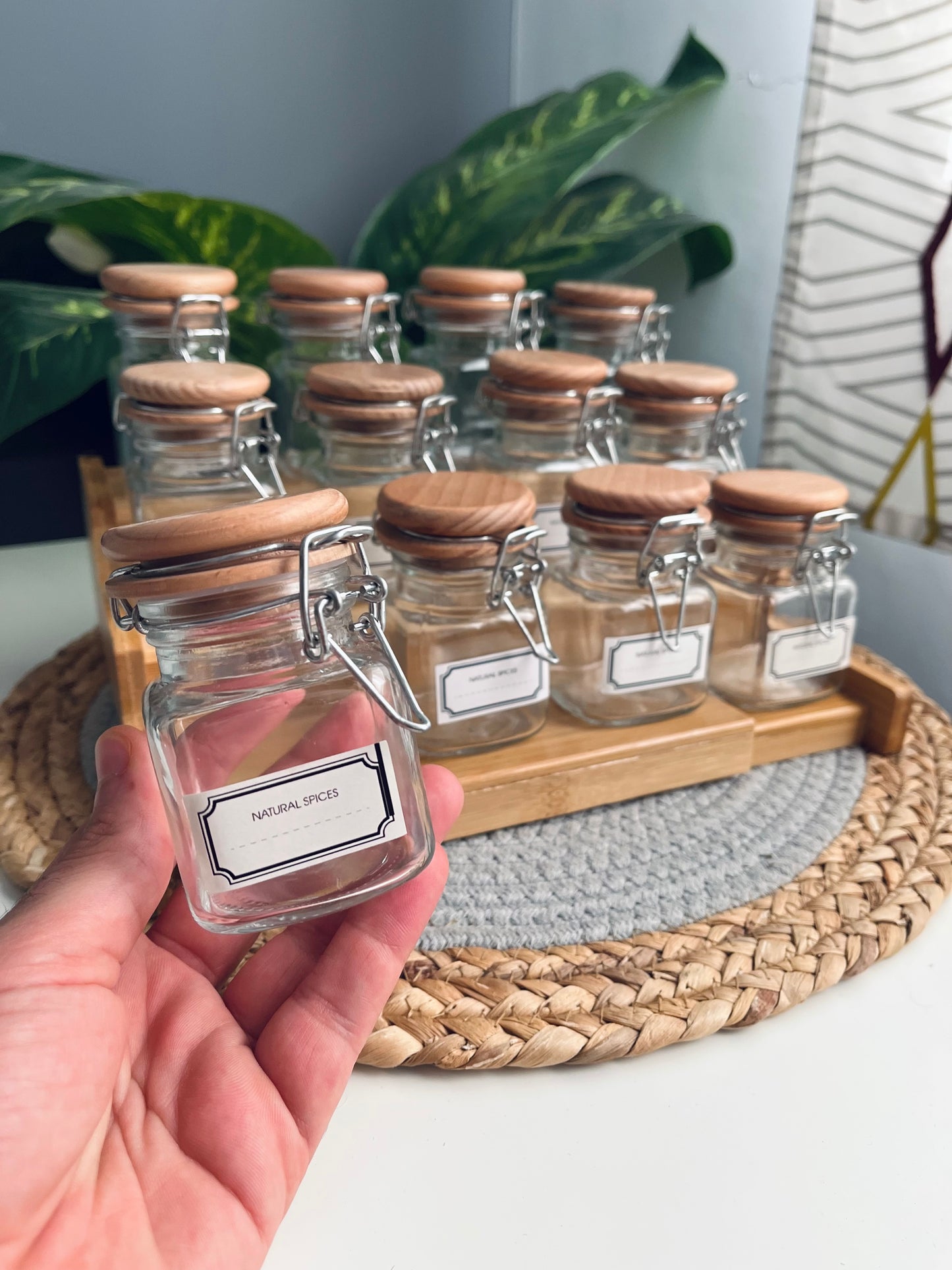 Set of 12 Spices Glass + bamboo غطاء خشبstairs( tiny )100ml