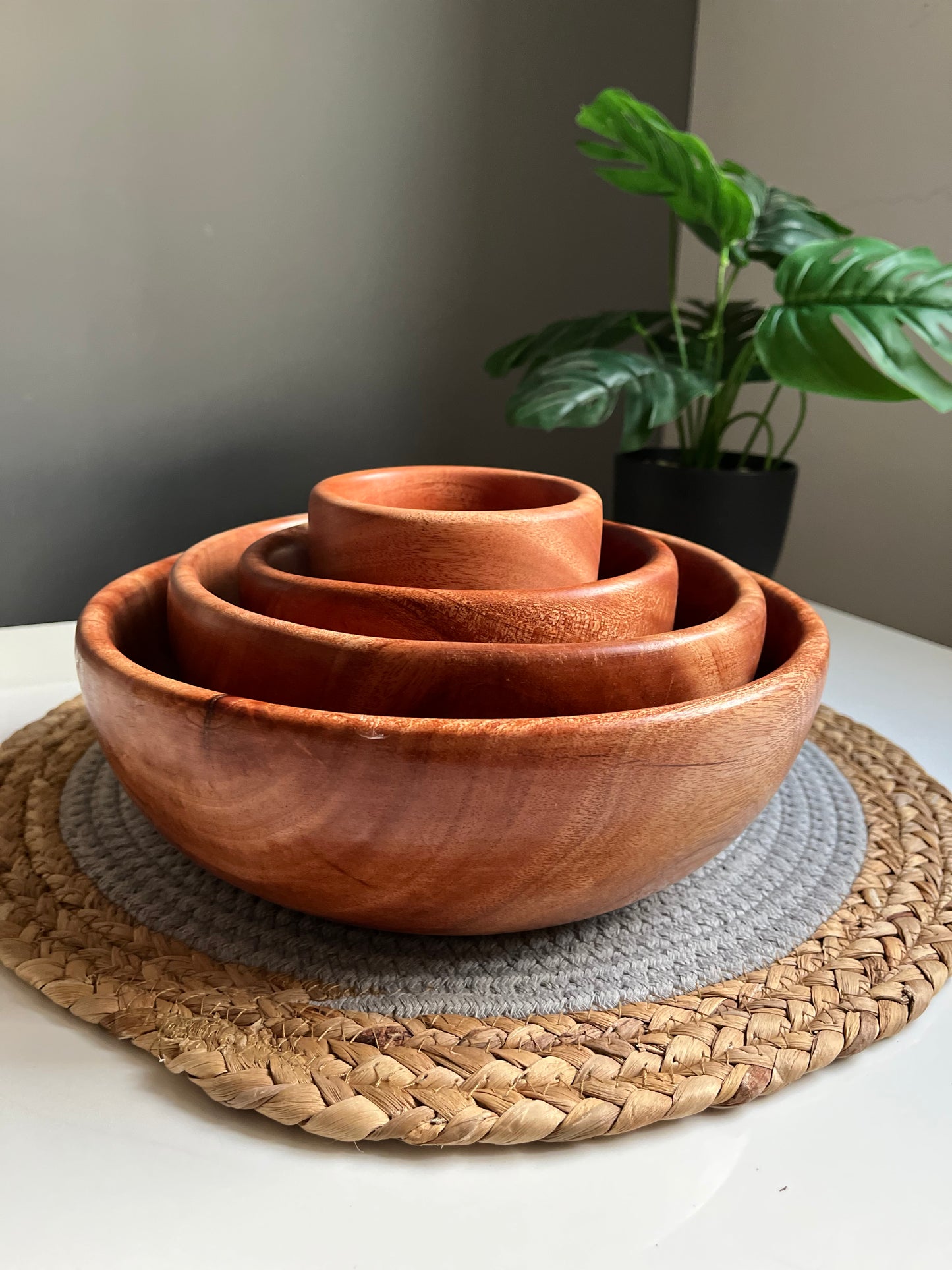 Set of 4 wooden plates (light)/per plate