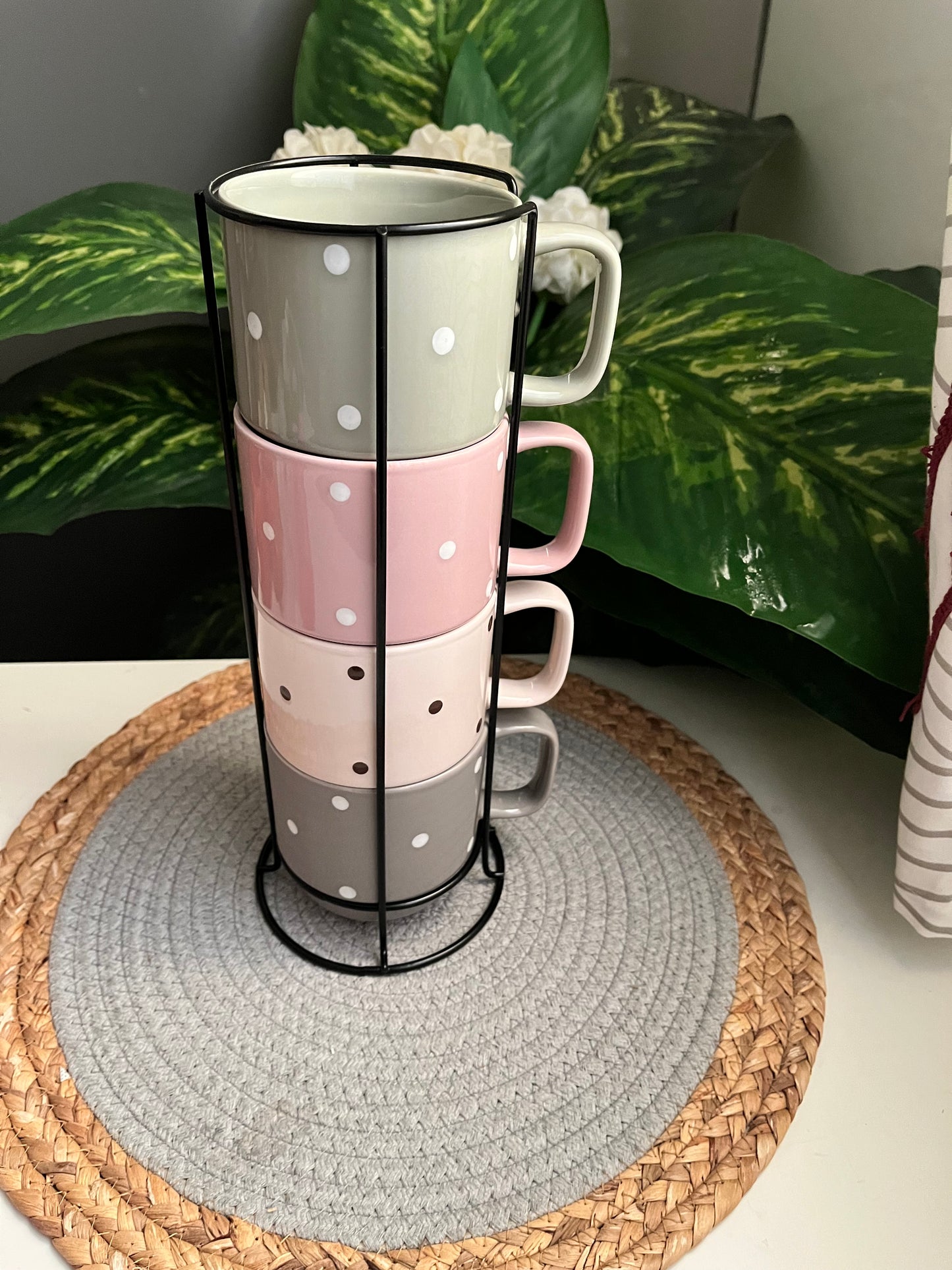 Set of 4 mugs+holder (c24)