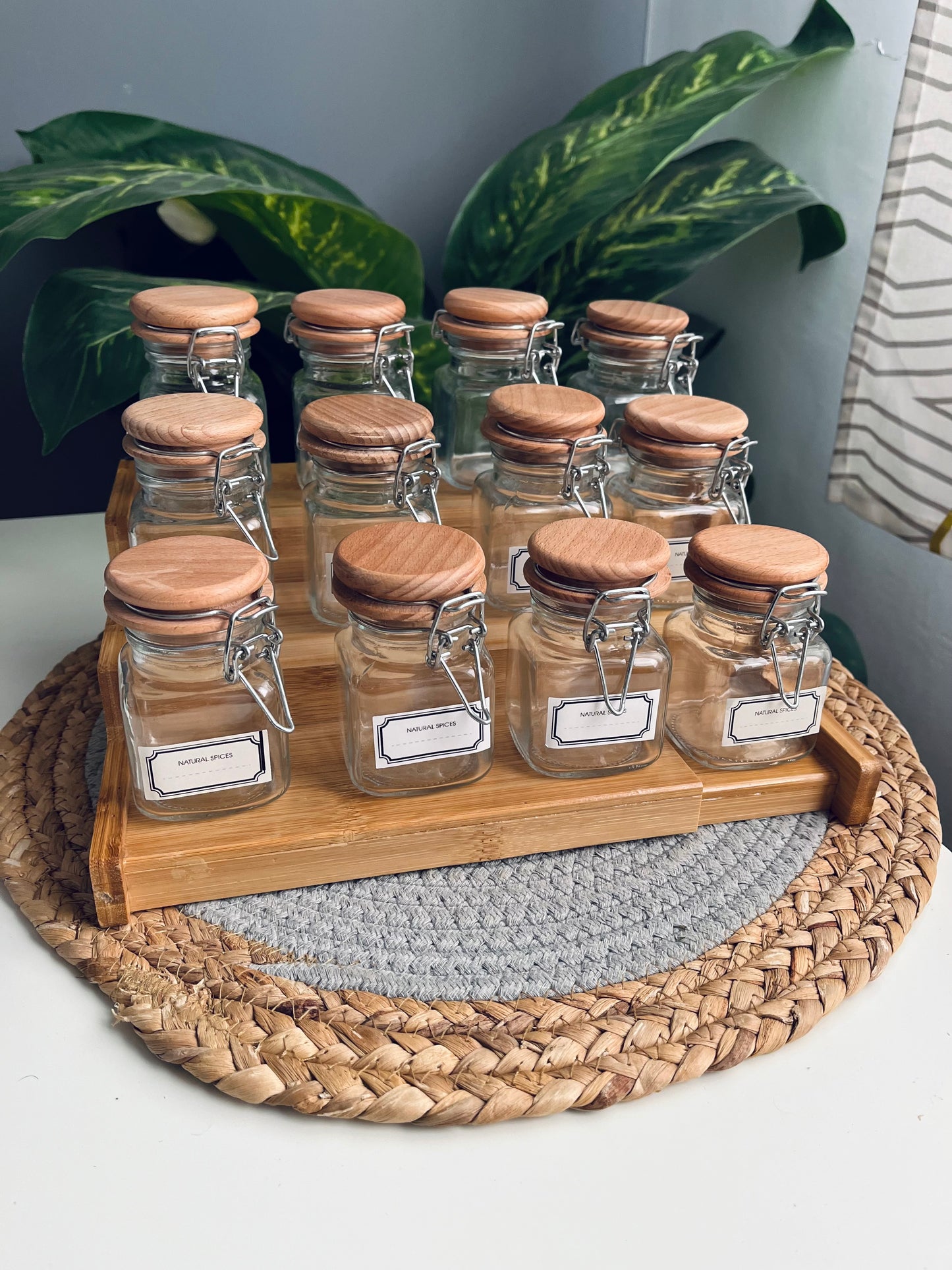 Set of 12 Spices Glass + bamboo غطاء خشبstairs( tiny )100ml