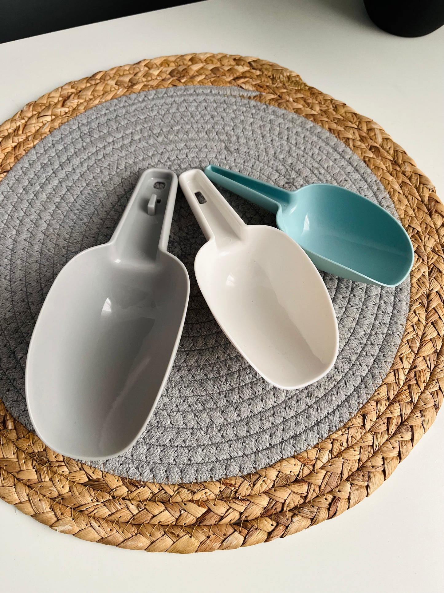 measuring cups Random colors(جاروف بقوليات )الوان مختلفه