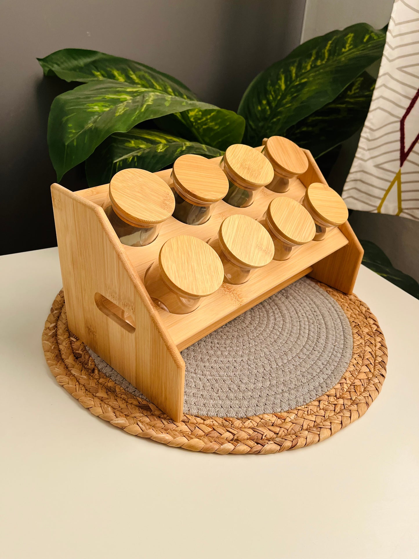 مدورSet of 8 glass jars +bamboo holder(200ml)
