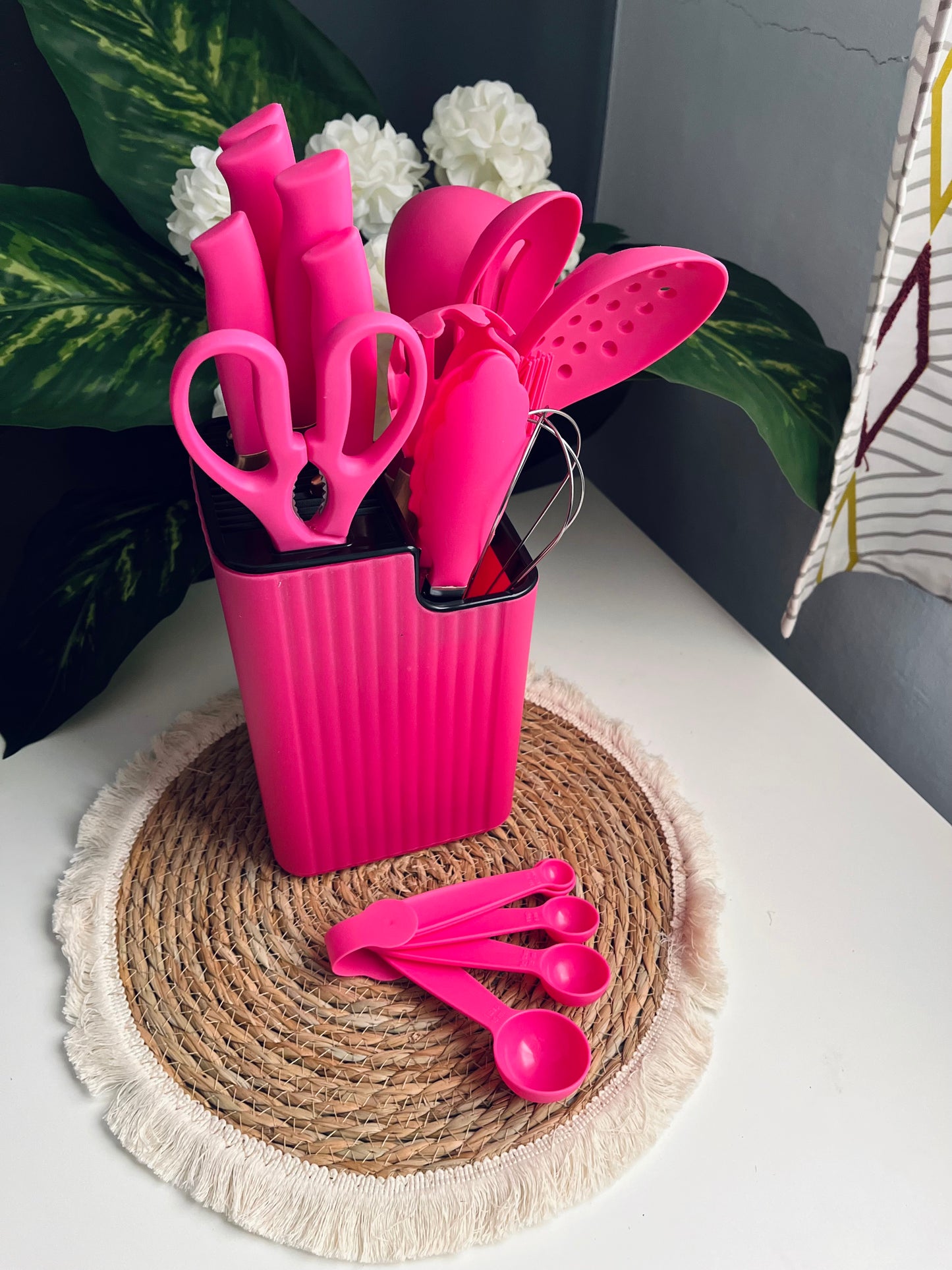 طقم توزيع (بينك)21 قطعه مع طقم سكاكين (code 594)