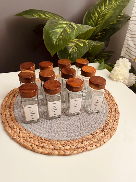 Set of 12 square 150ml glass jars(غطاء غامق)