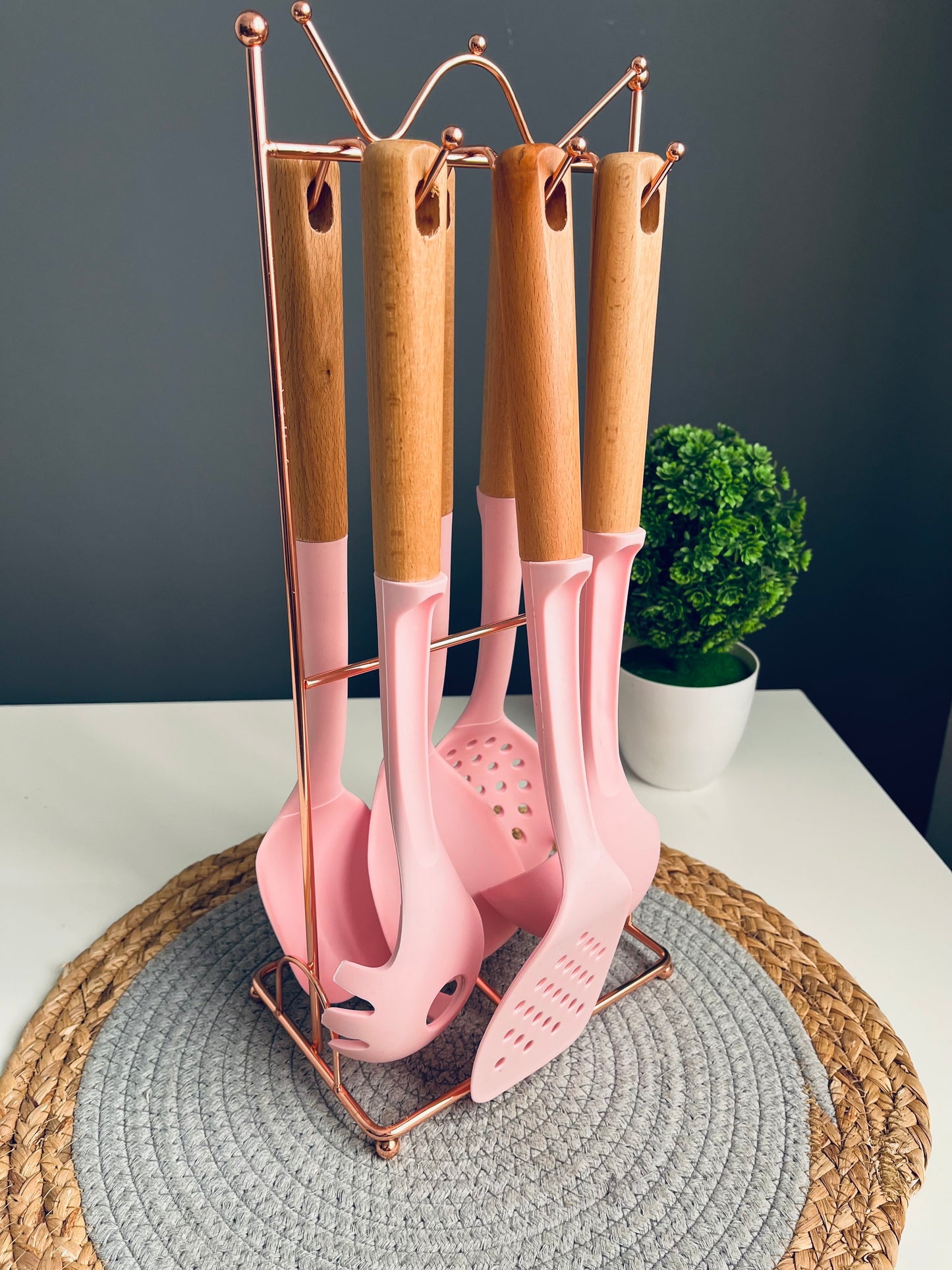 Pink utensils+ Rose gold طقم توزيع ٦ قطع (بينك )مع حامل روز جولد