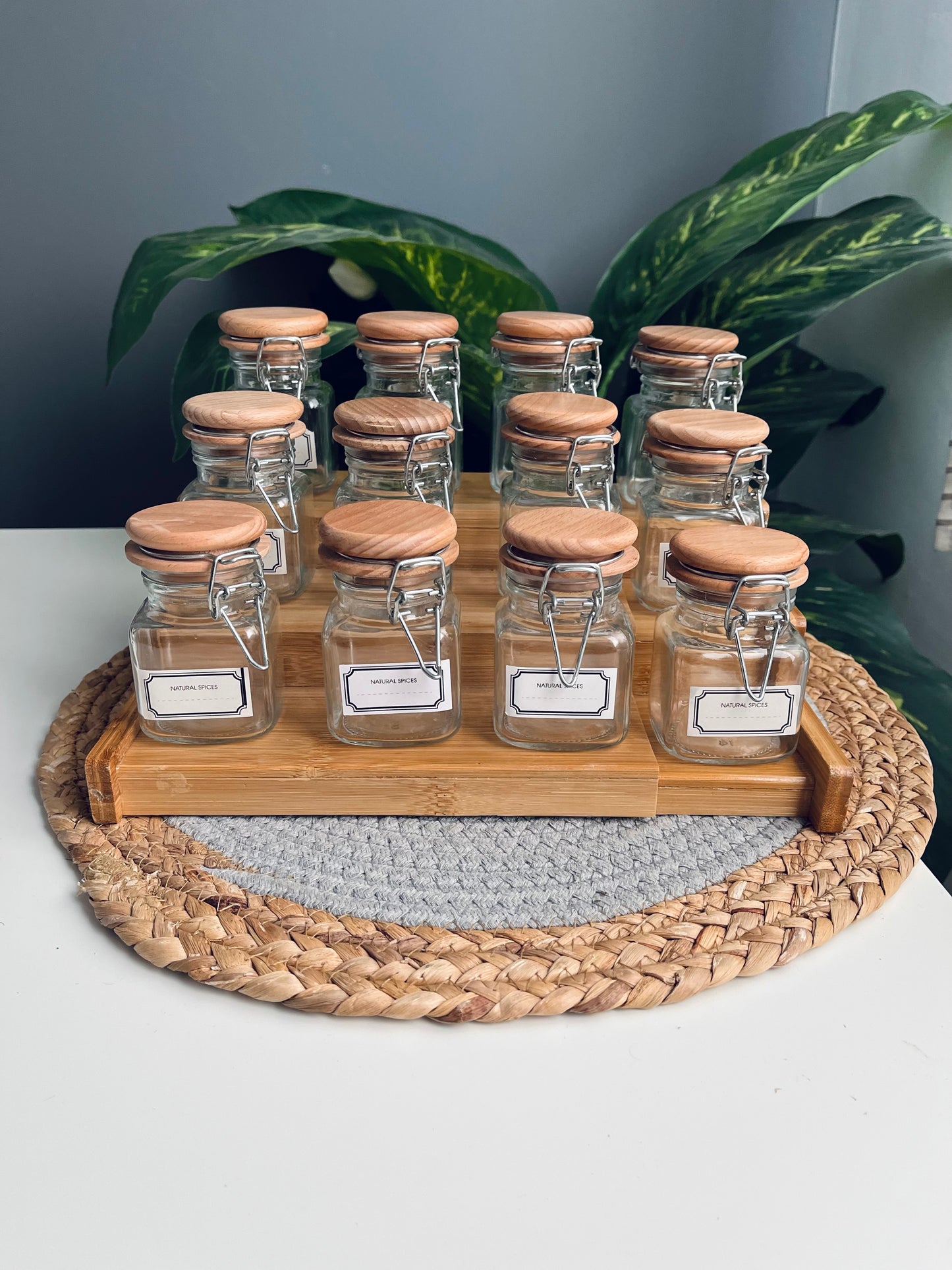 Set of 12 Spices Glass + bamboo غطاء خشبstairs( tiny )100ml