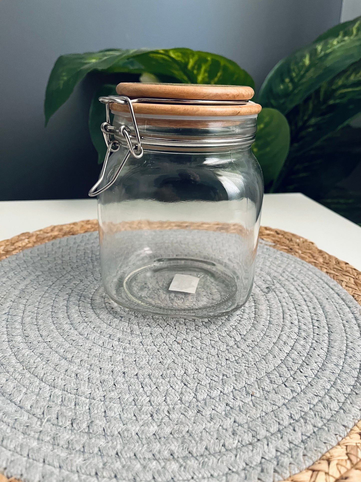 Glass jar with wooden cover 750g (كلبس غطاء خشب)