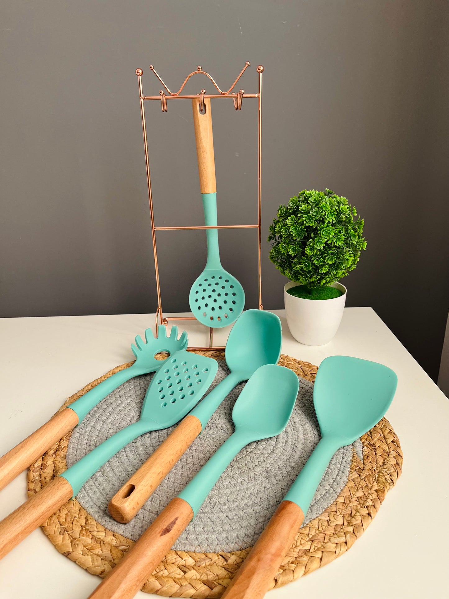 Mint green utensils + Rose Gold Holder طقم توزيع ٦ قطع (اخضر )مع حامل روز جولد