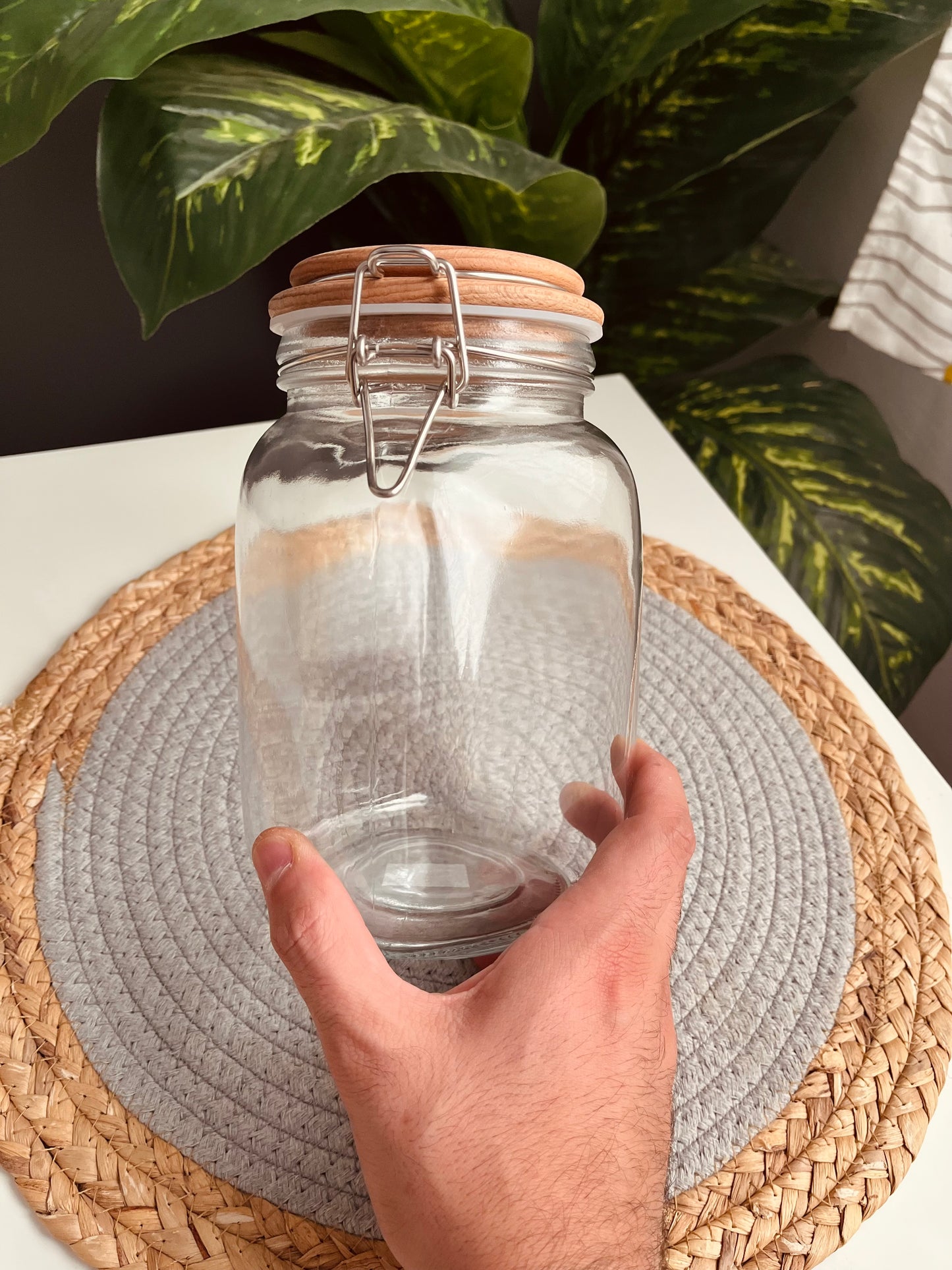 Glass jar with wooden cover 1500ml (Code13) (كلبس غطاء خشب)