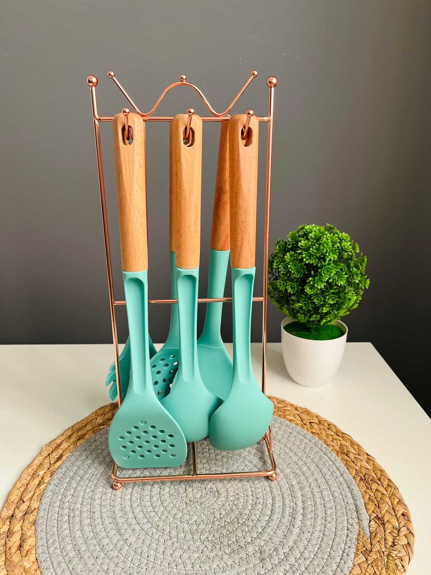 Mint green utensils + Rose Gold Holder طقم توزيع ٦ قطع (اخضر )مع حامل روز جولد