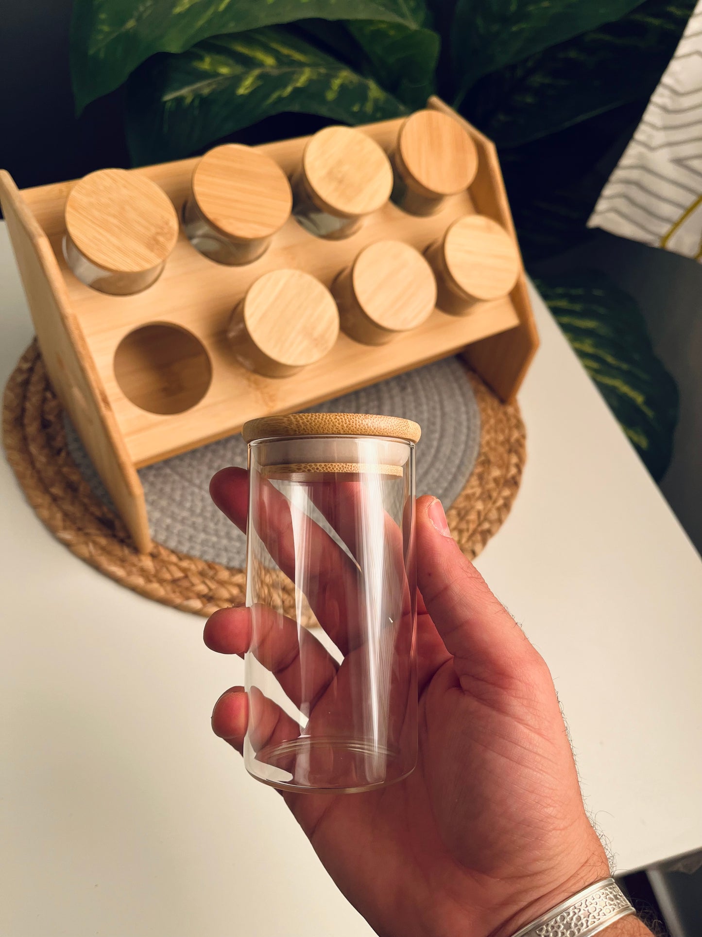مدورSet of 8 glass jars +bamboo holder(200ml)