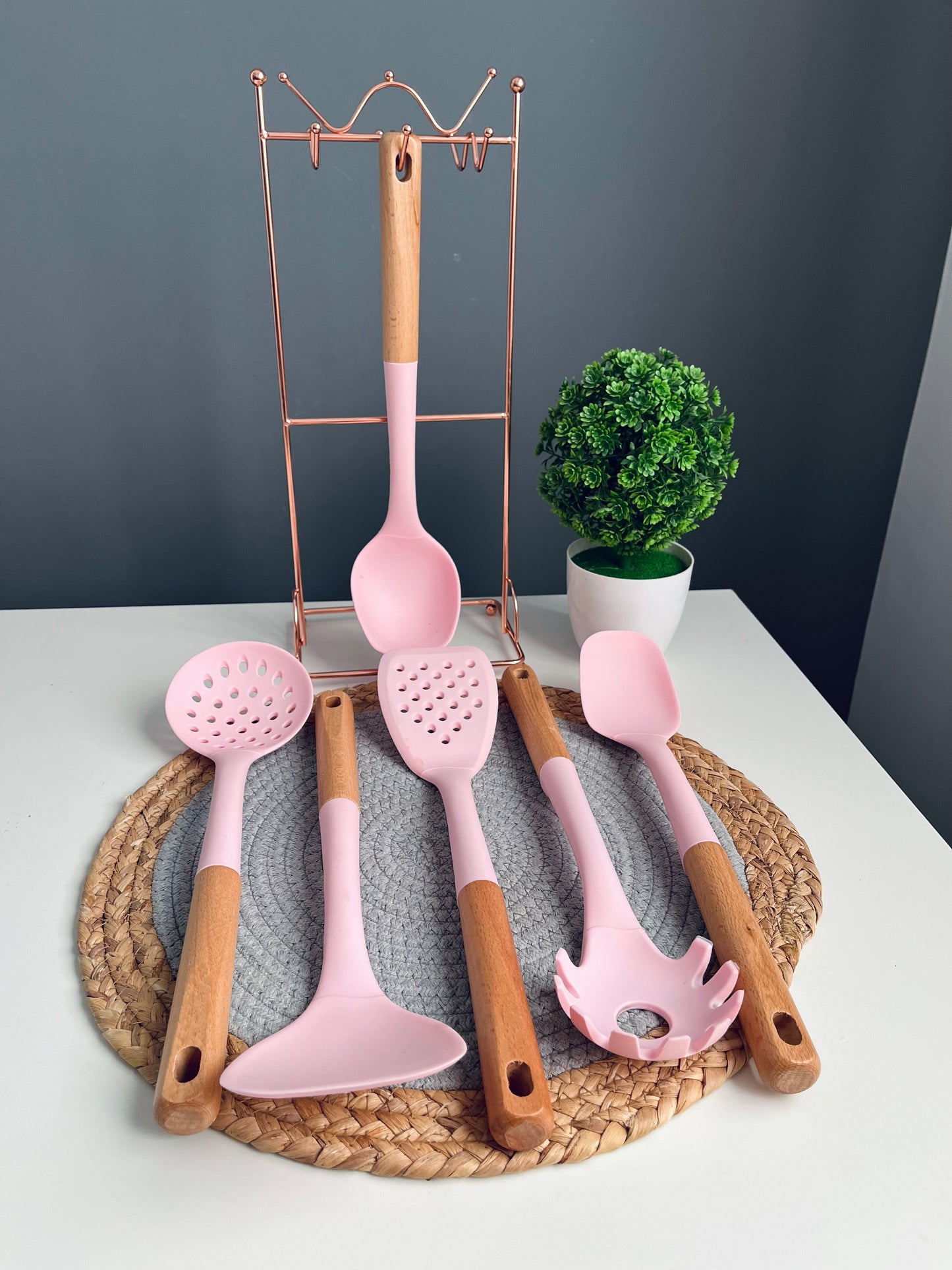 Pink utensils+ Rose gold طقم توزيع ٦ قطع (بينك )مع حامل روز جولد