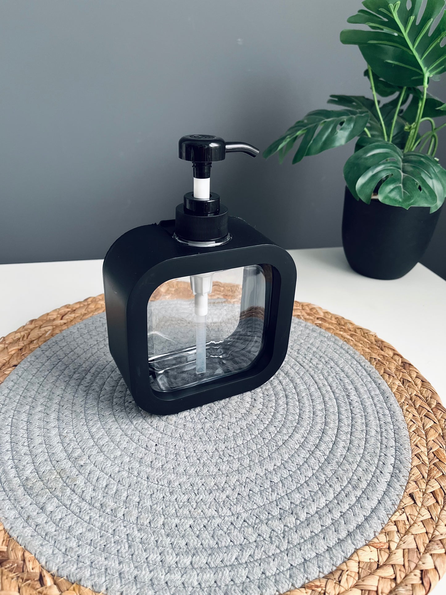 soap Dispenser ديسبنسر مربع (أسود)
