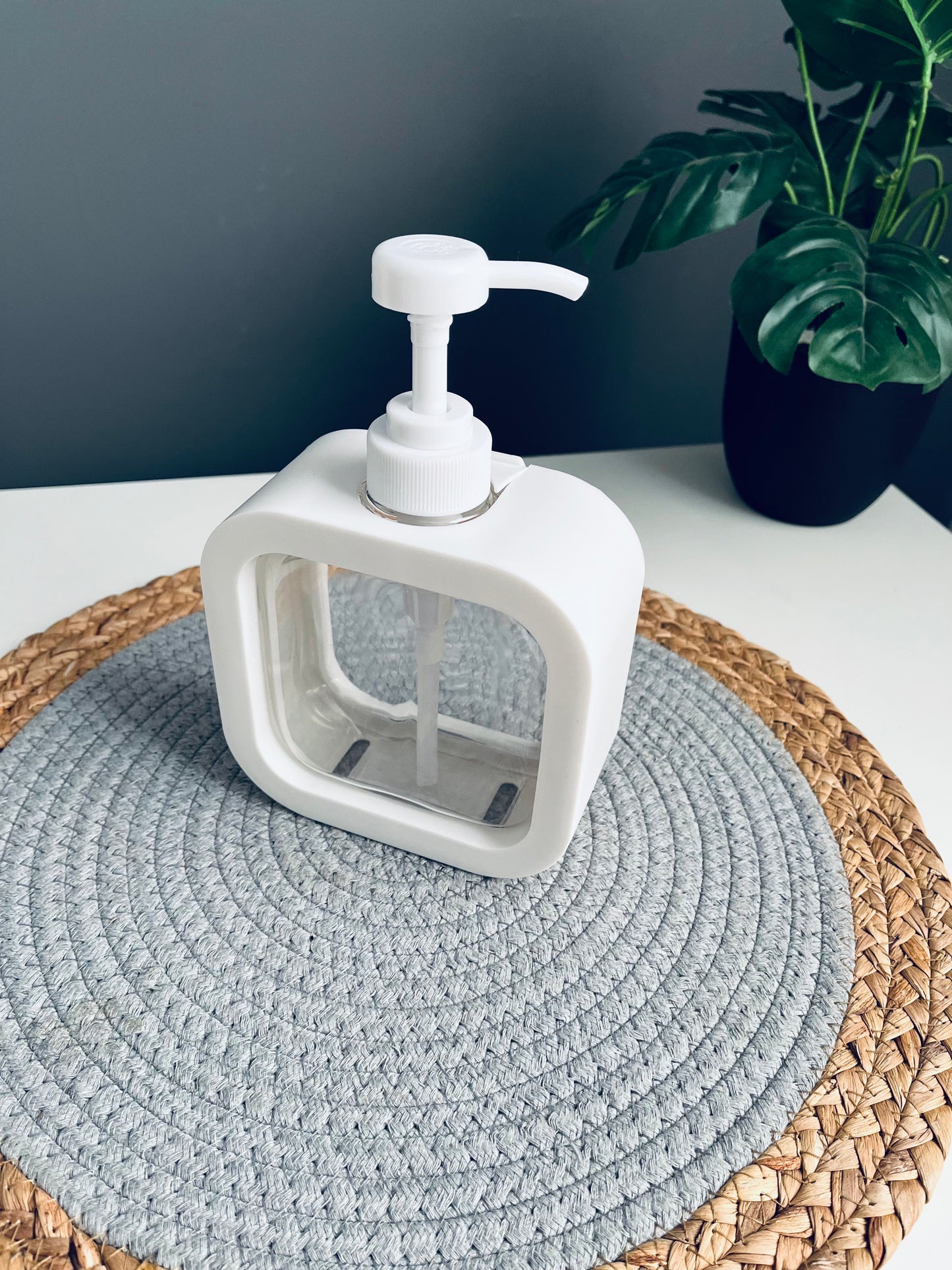 Soap dispenser white ديسبنسر مربع (ابيض)