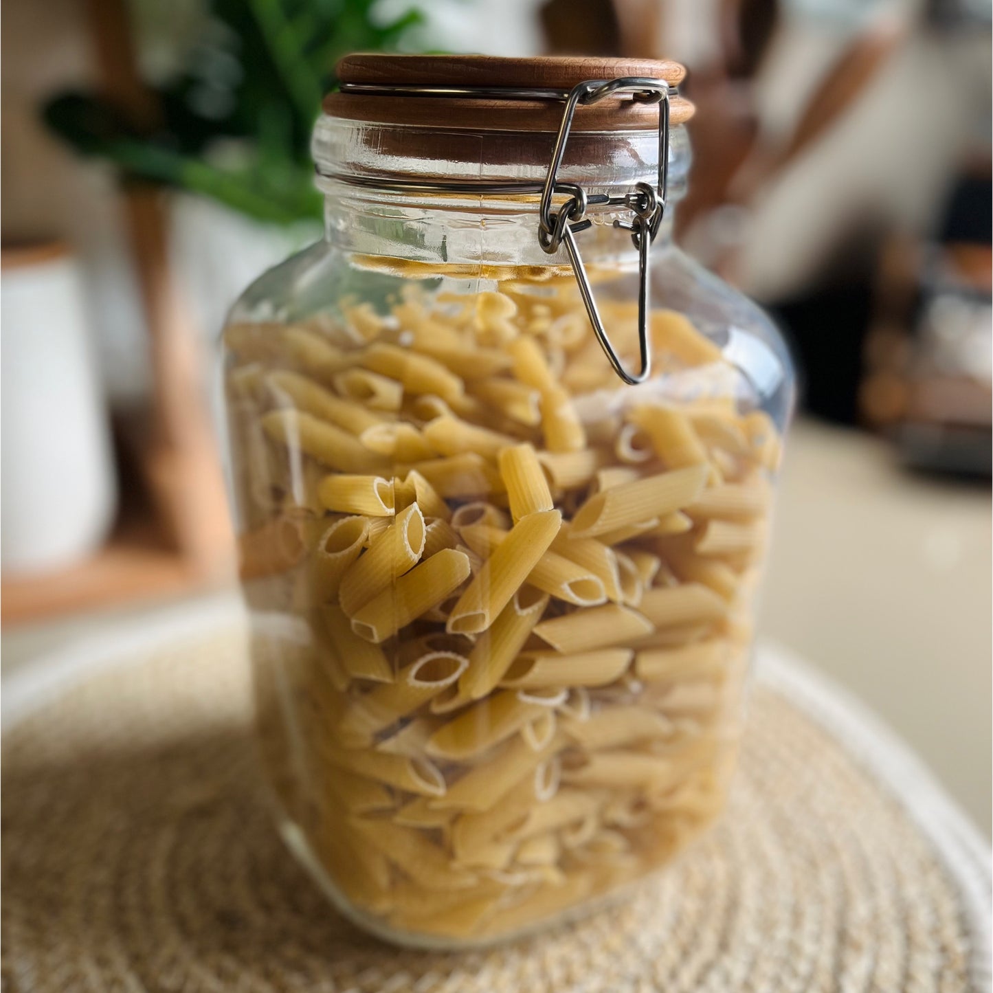 Glass jar with wooden cover 3kg(كلبس غطاء خشب)