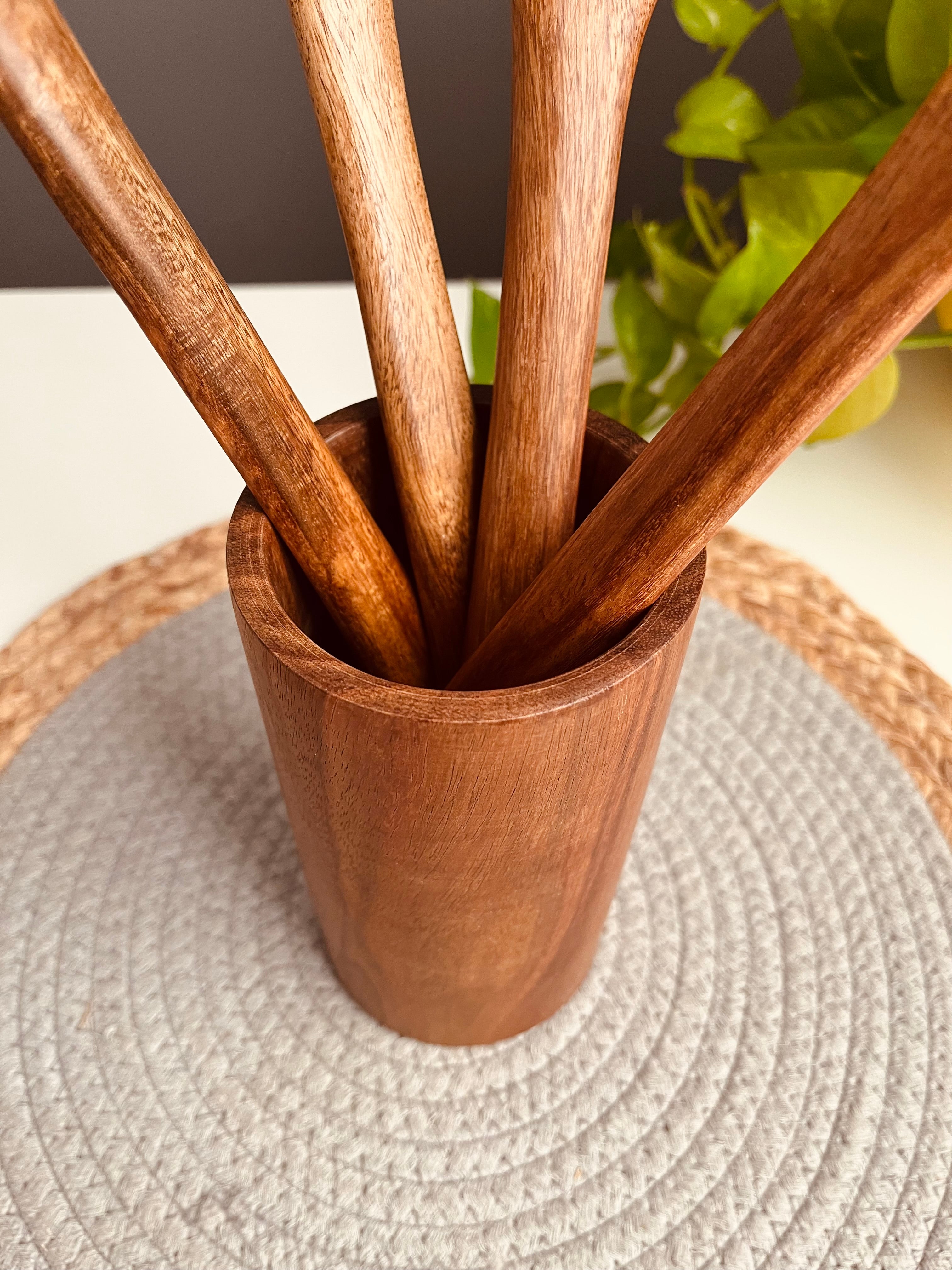 Size large Set of 4p Utensils with wooden holder