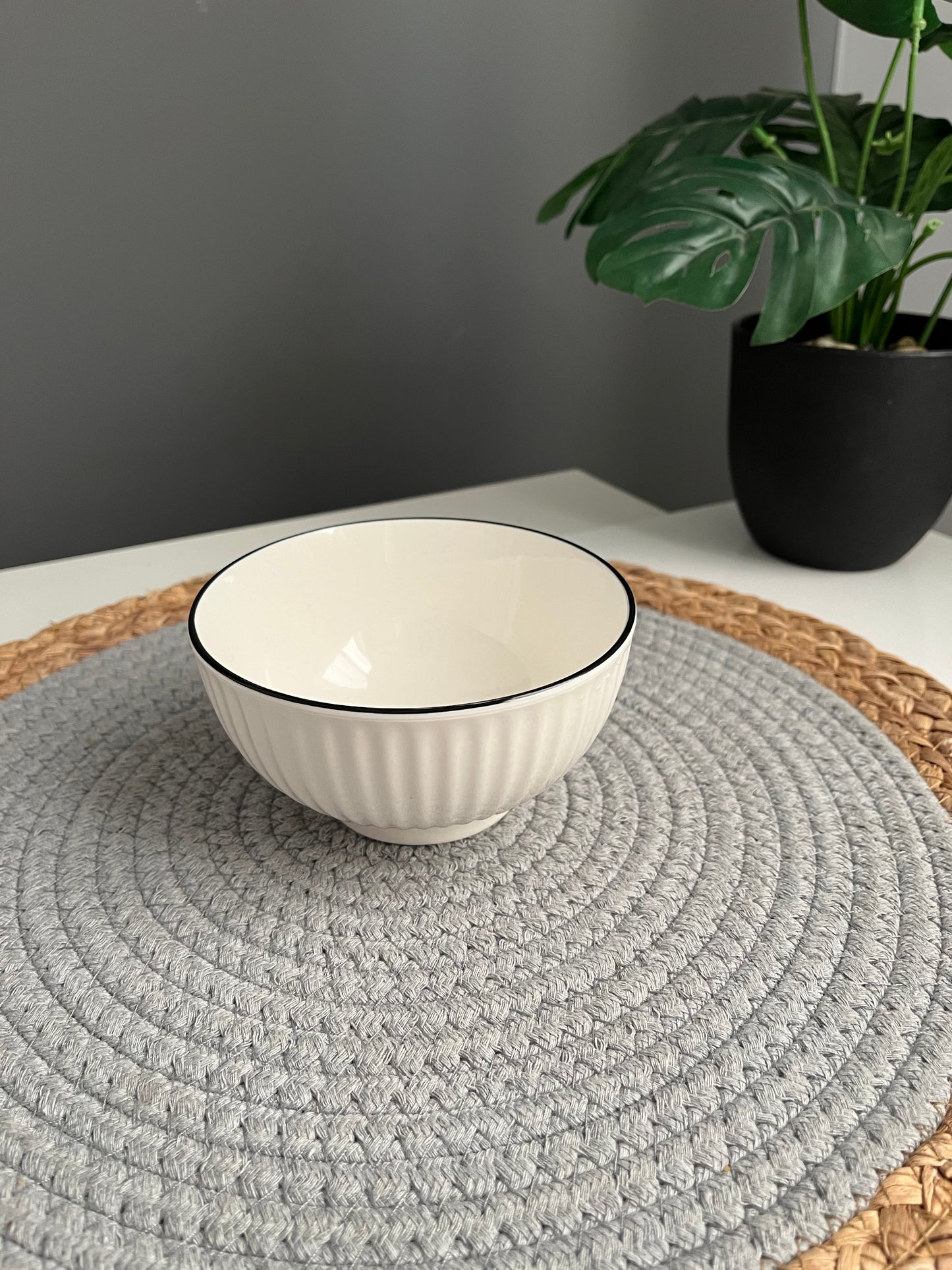 bowl(Lines )10*7cm per piece حرف اسود بومبيه