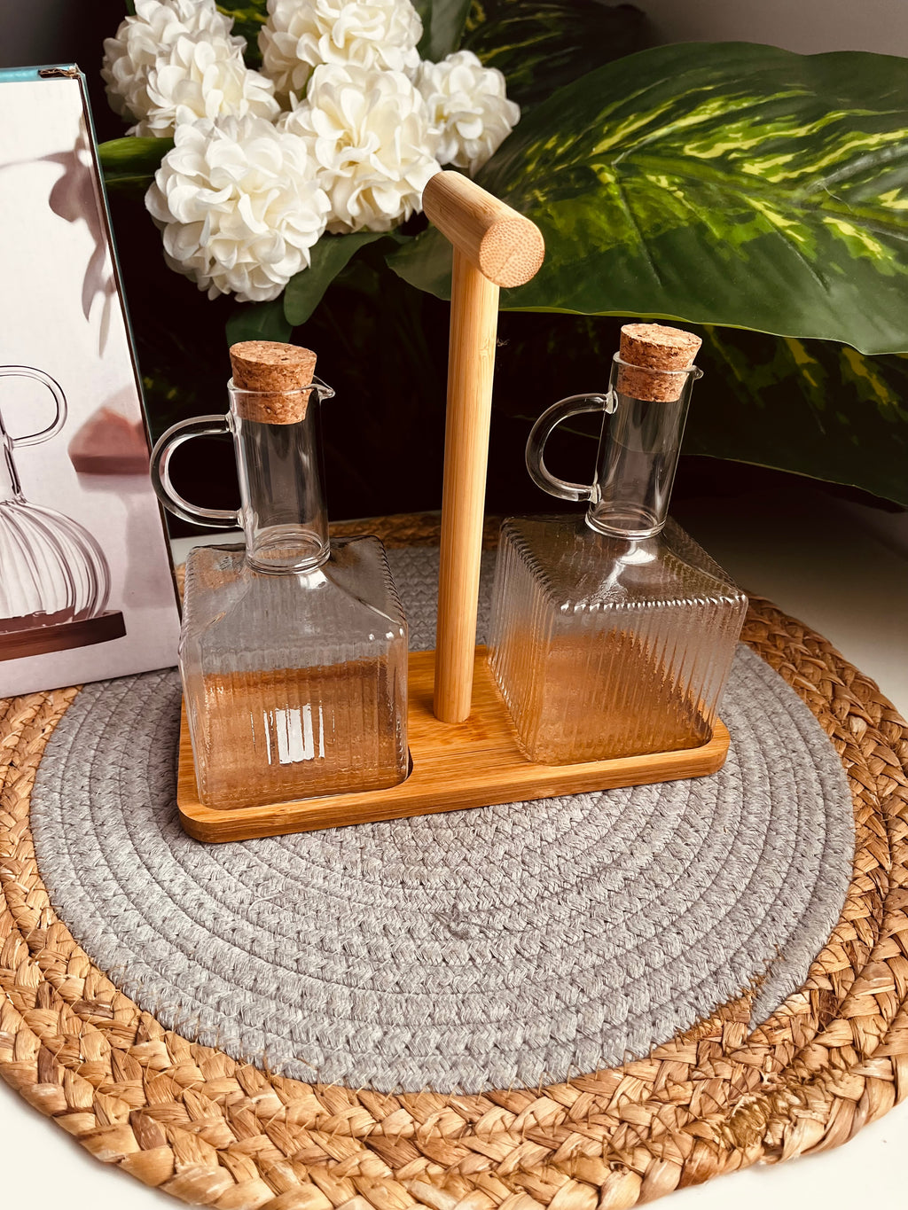 Set of 2 oil bottles +holder (code418)