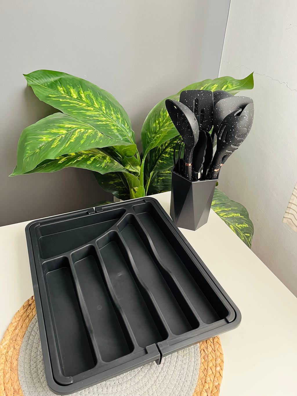 قابل للتمدد اسود Organizer  Drawer ( acrylic )