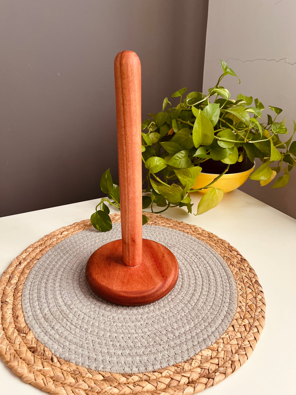 Tissue stand (kay wood)