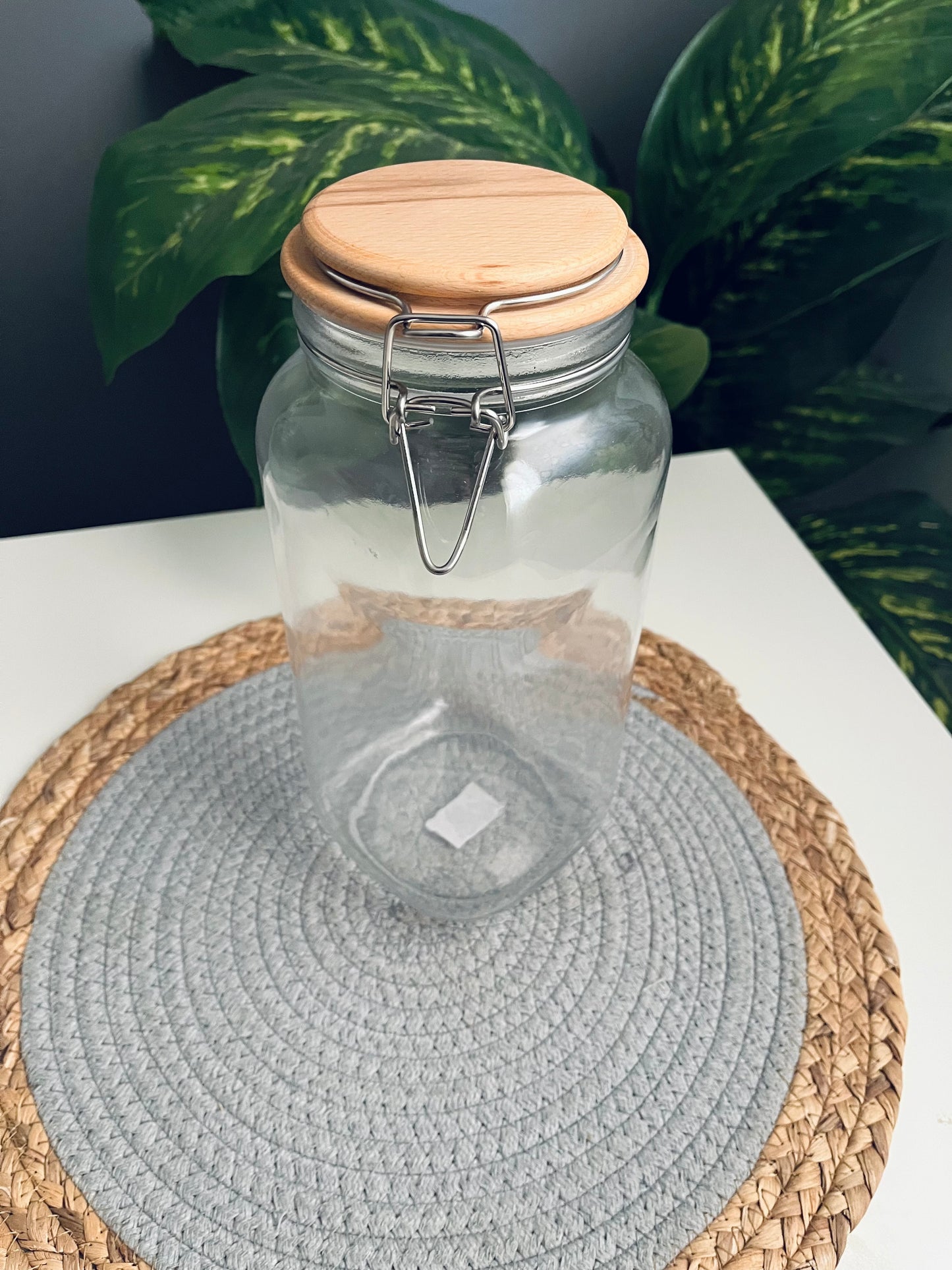 Glass jar with wooden cover 2KG (كلبس غطاء خشب)
