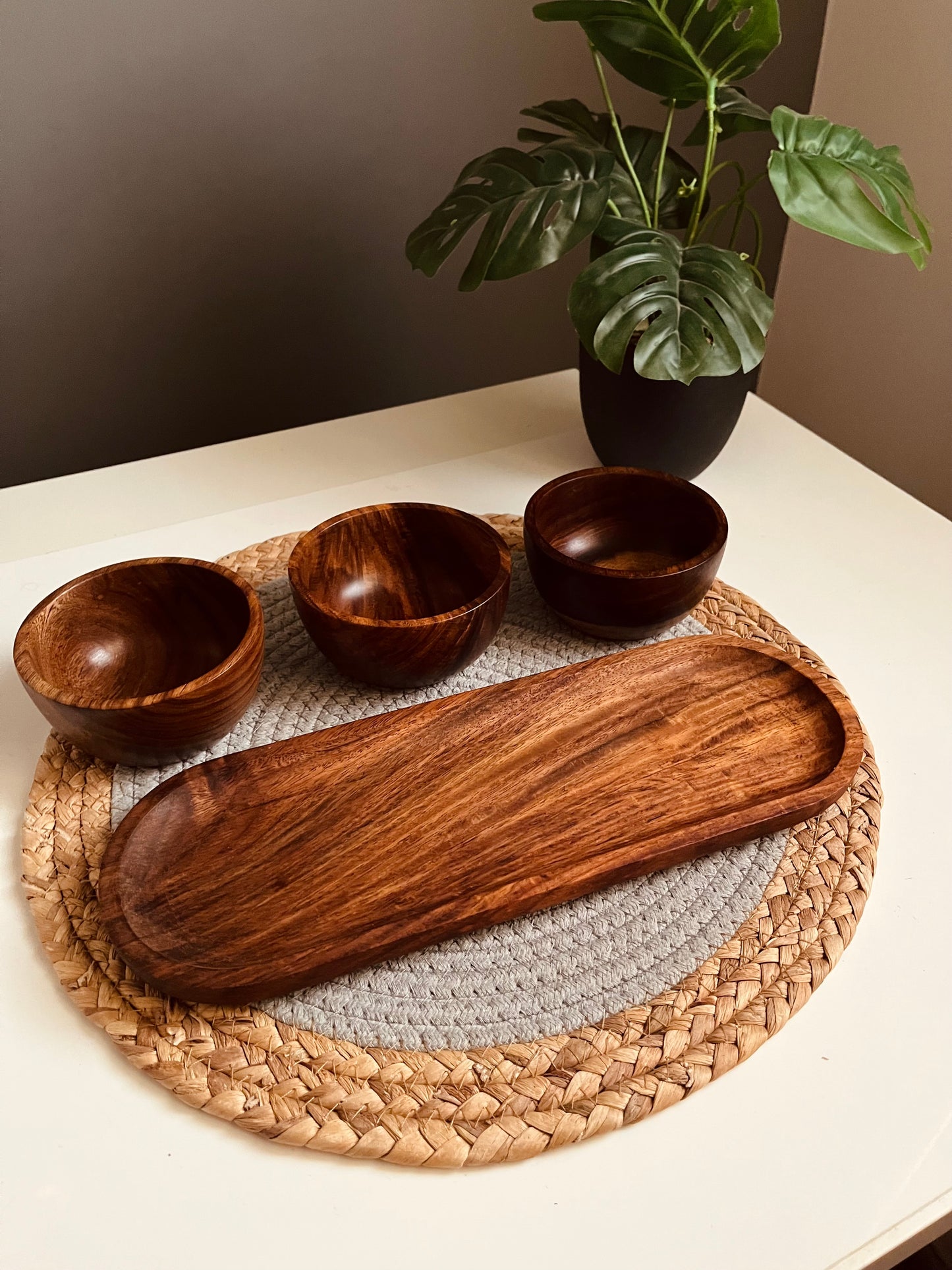 Set of 3 bowls + tray(طقم)