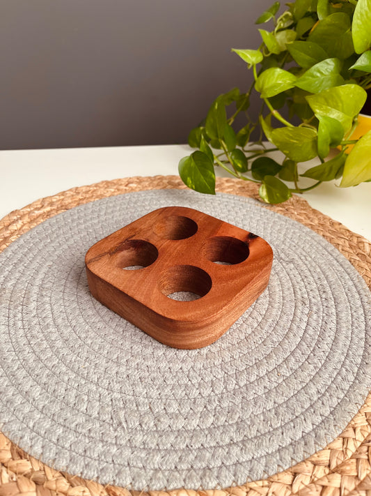 حامل بيض  صغيرمن الخشب الطبيعى (4eggs)