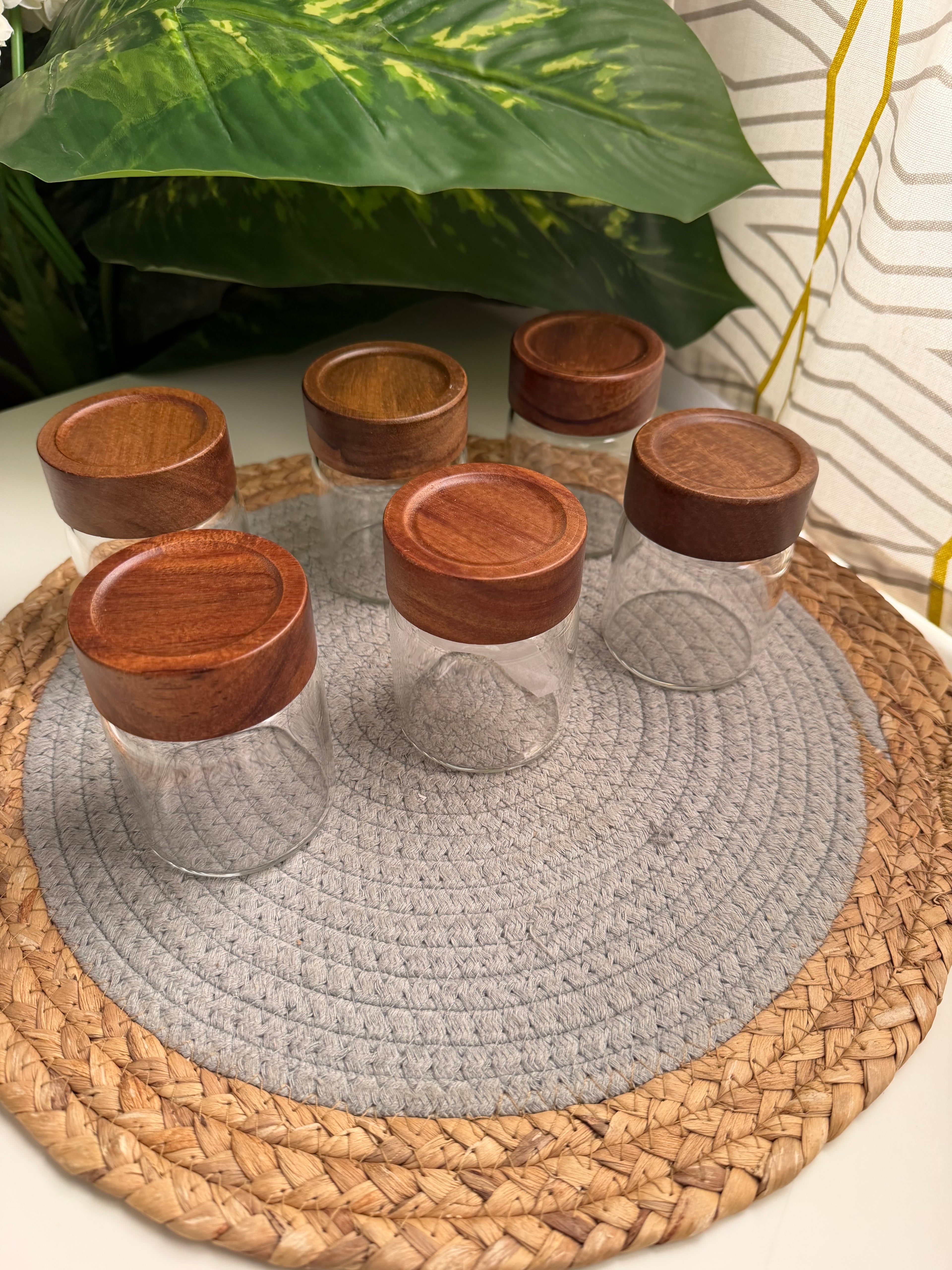 Set of 6 glass jars (175ml)غطاء غامق code53