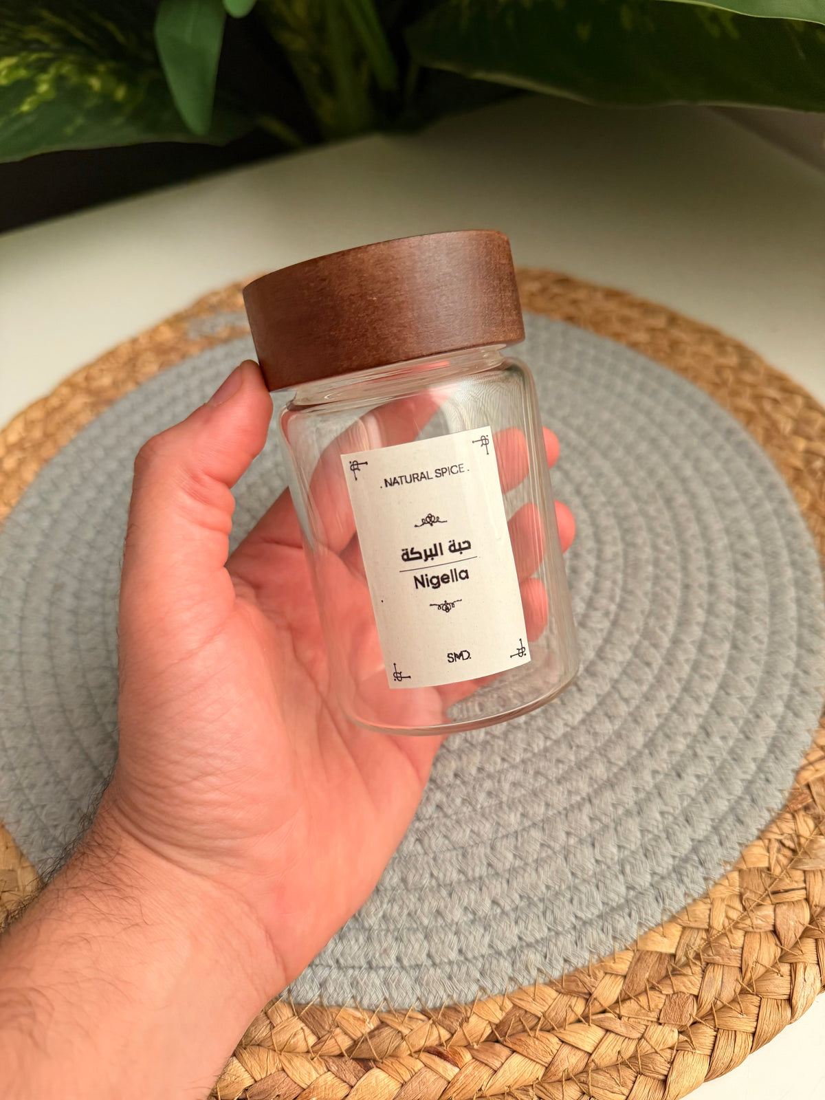 One glass jar (250ml)غطاء غامق (code 315)بالقطعه