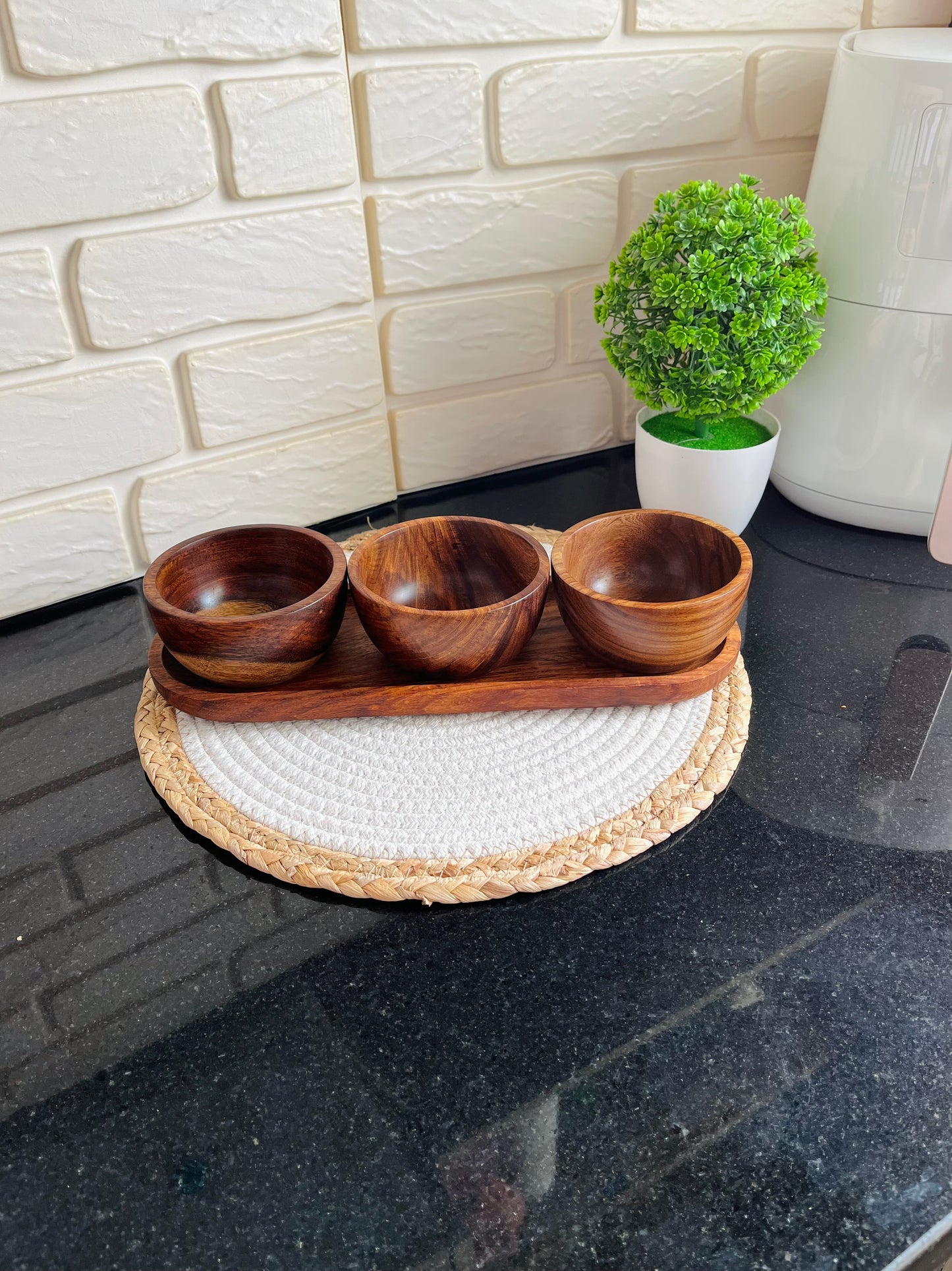 Set of 3 bowls + tray(طقم)