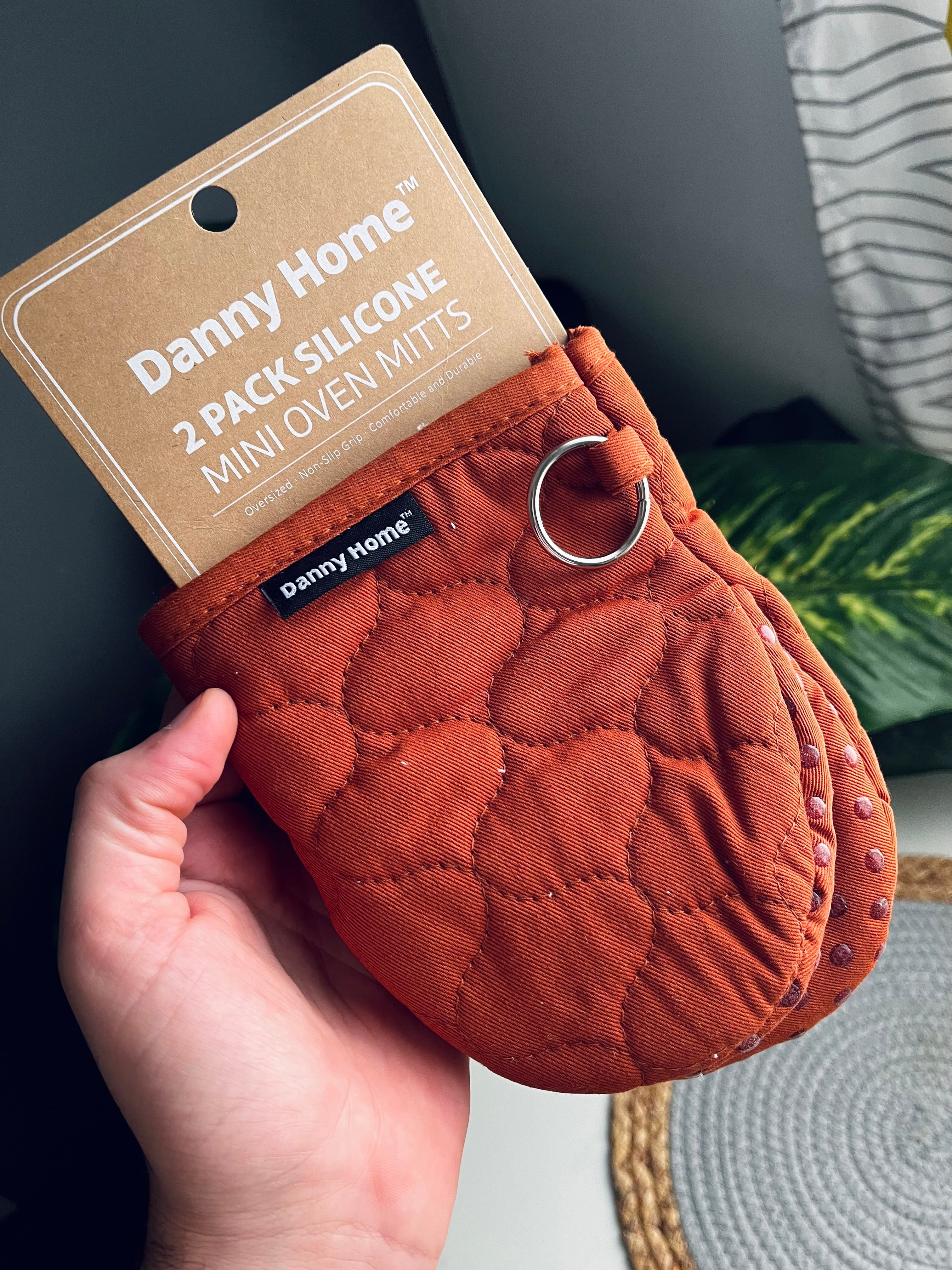 2p Oven gloves (danny home) code 02A (بنى)