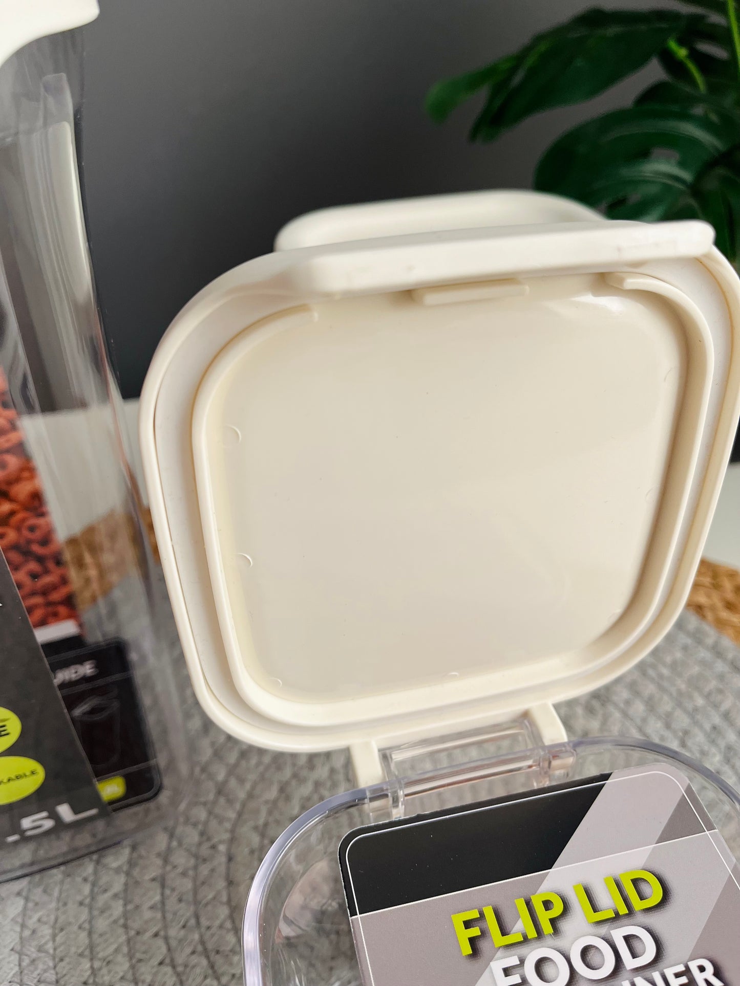 Set of 3 acrylic jars size 1.5L-1L-0.5L(غطاء ابيض )New