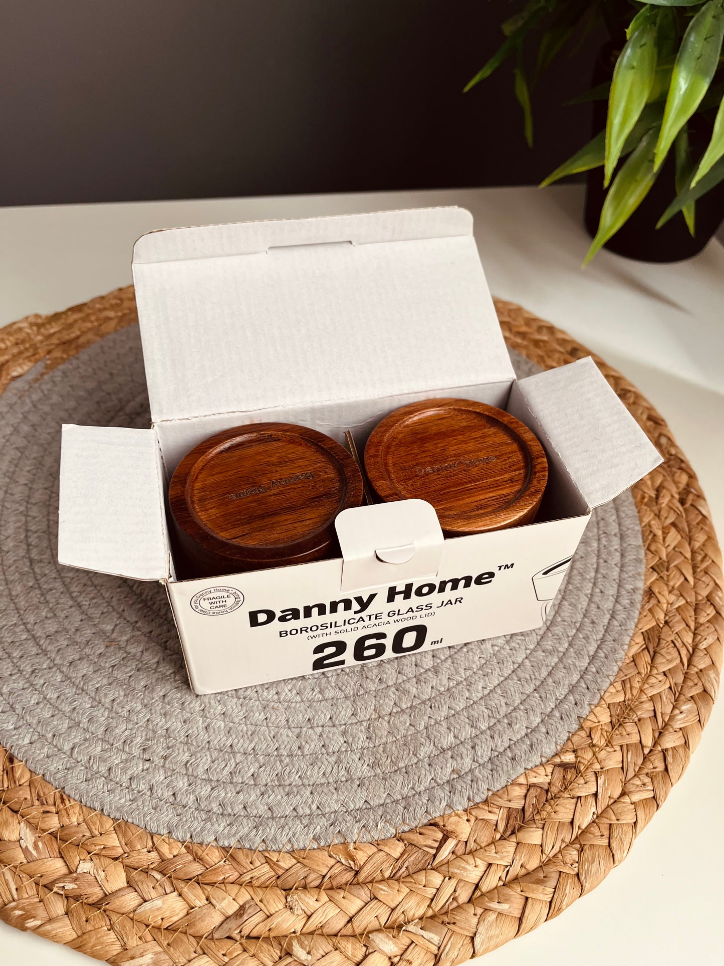 2 glass jars (Danny home)130ml(جديد)غطاء غامق