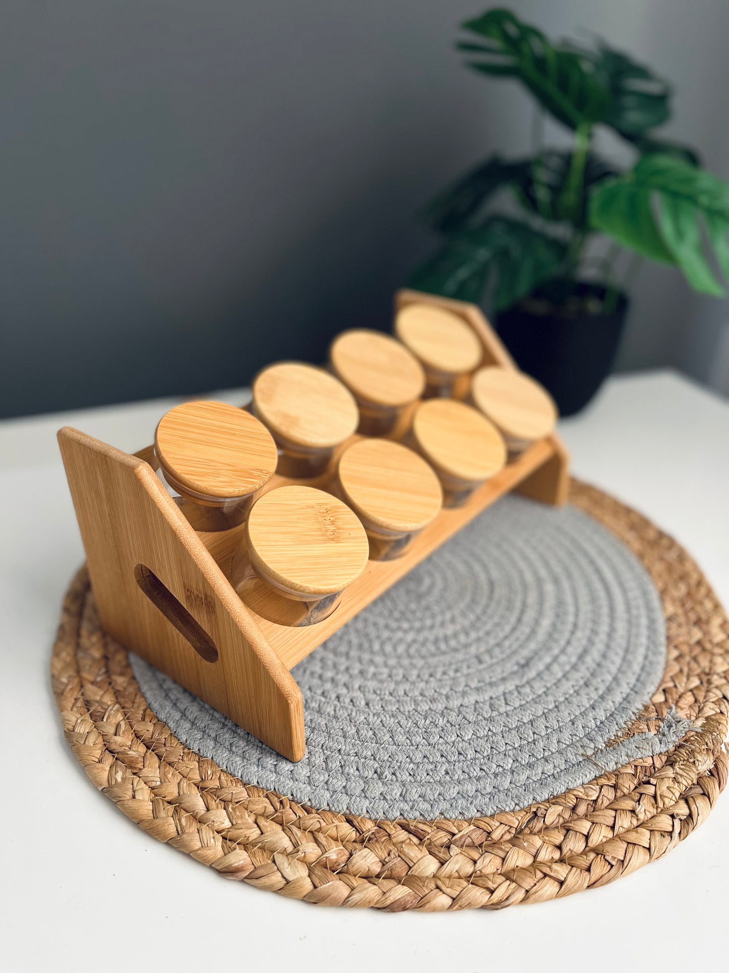 8 Spices jars +organizer