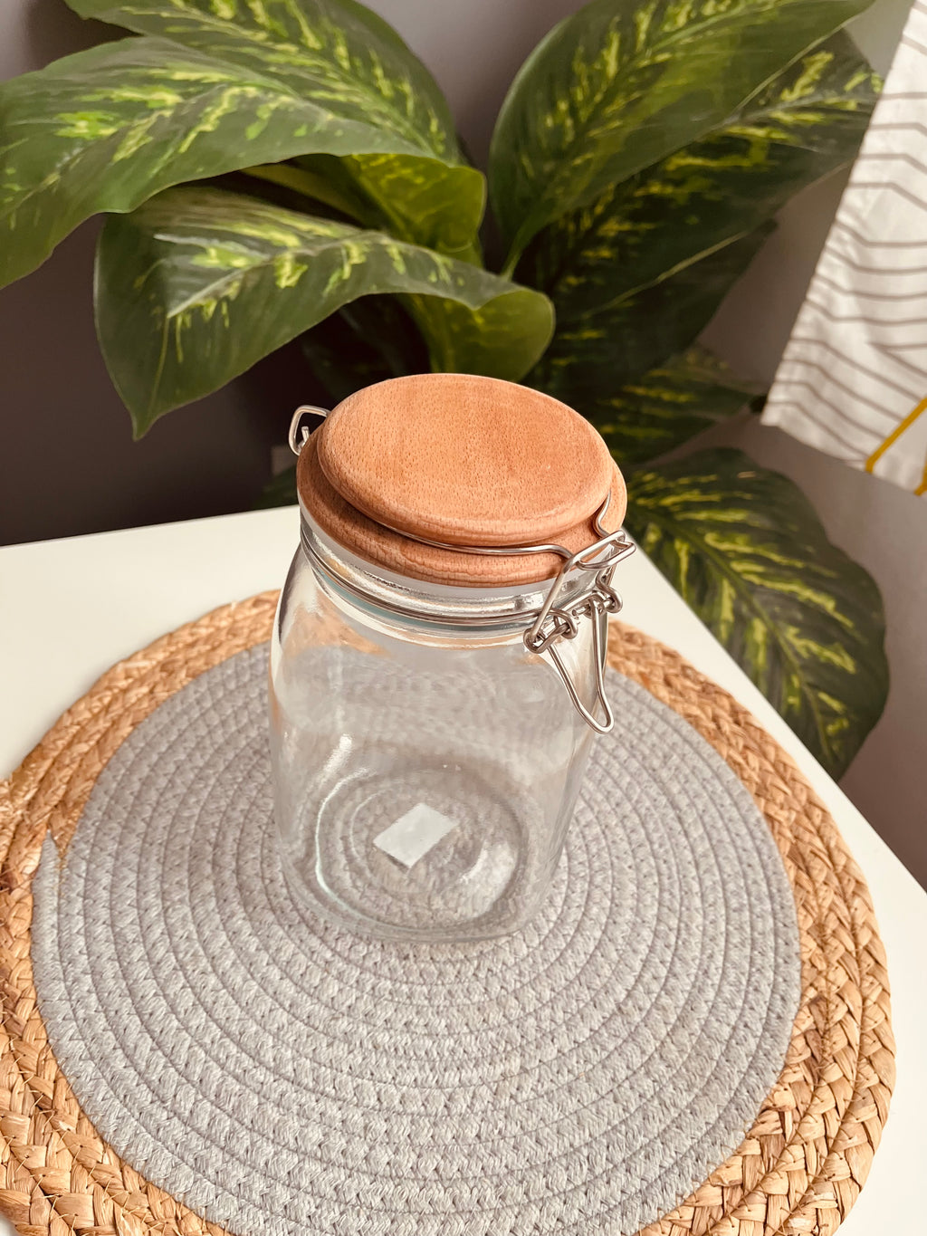Glass jar with wooden cover 1500ml (Code13) (كلبس غطاء خشب)