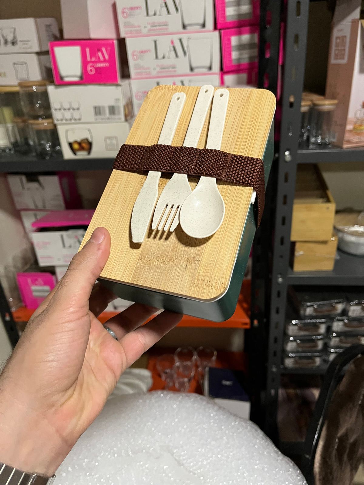 Lunch box أخضر +شوكه سكينه ملعقه