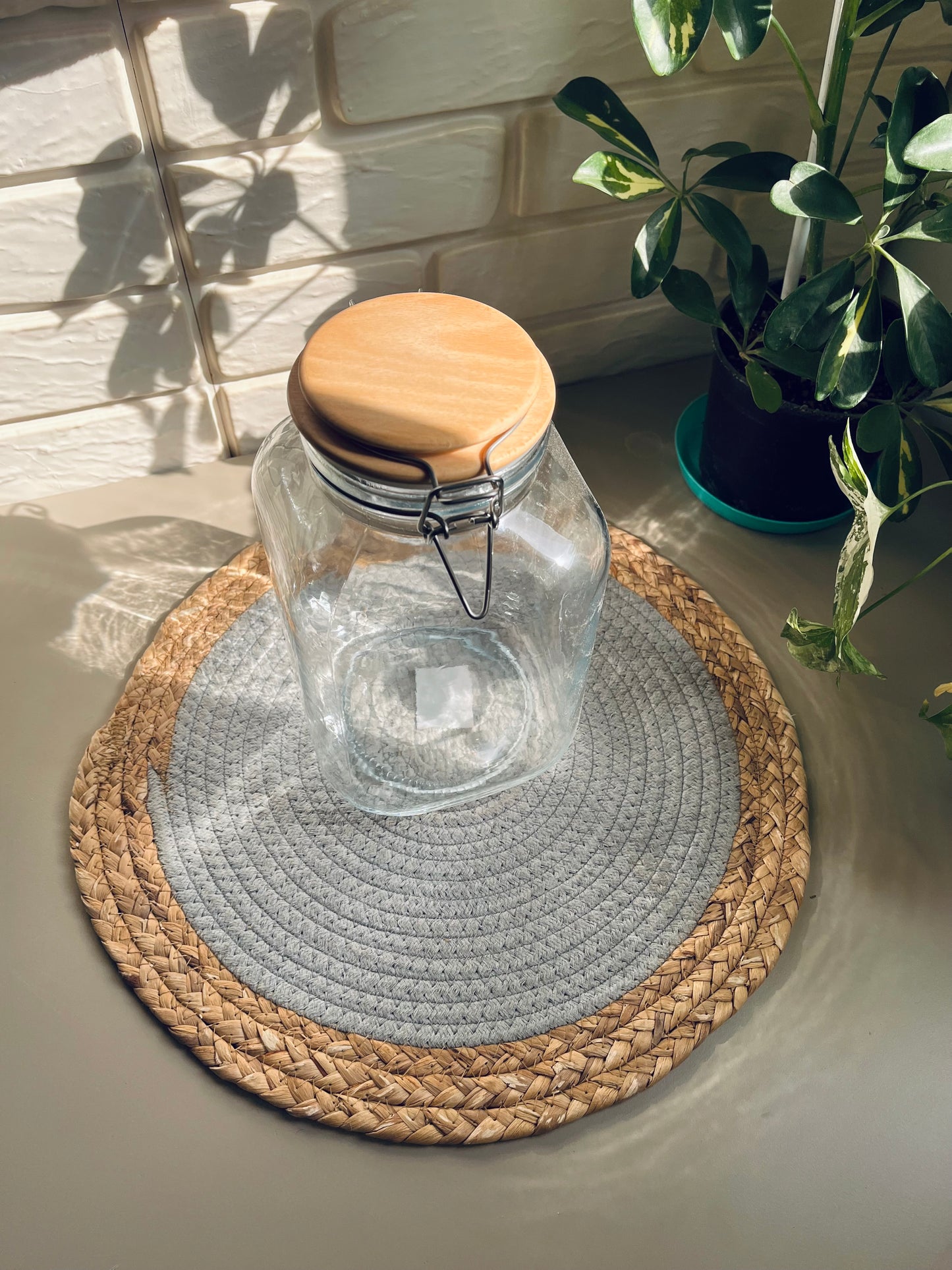 Glass jar with wooden cover 3kg(كلبس غطاء خشب)