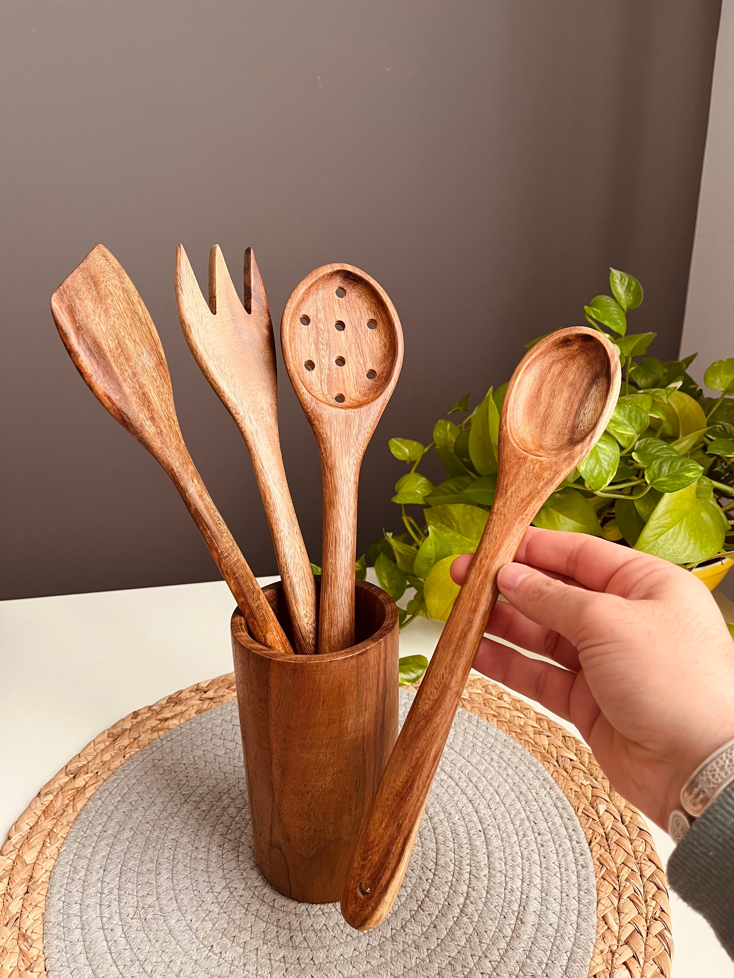 Size large Set of 4p Utensils with wooden holder