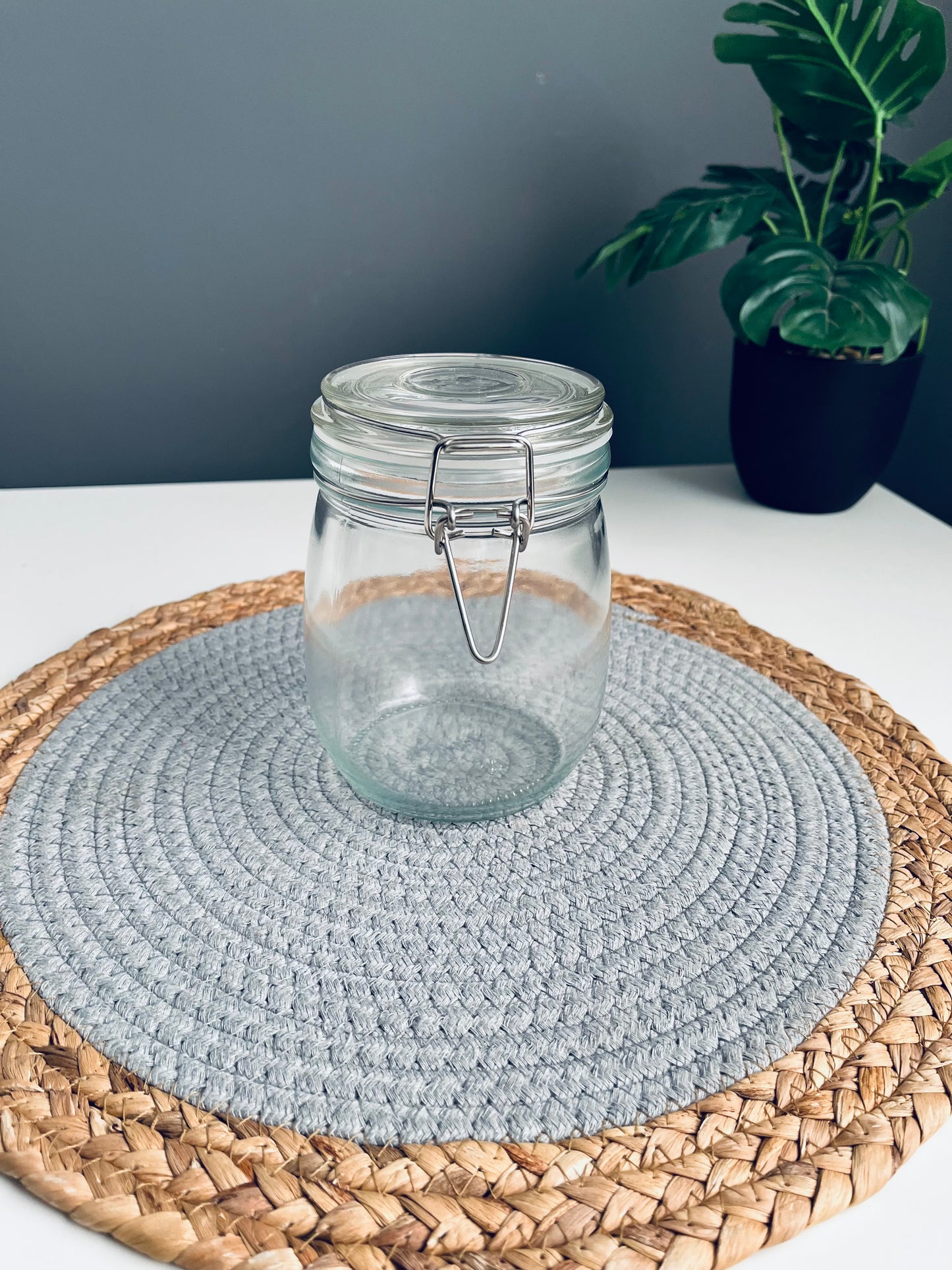 One glass jar (كلبس)750ml