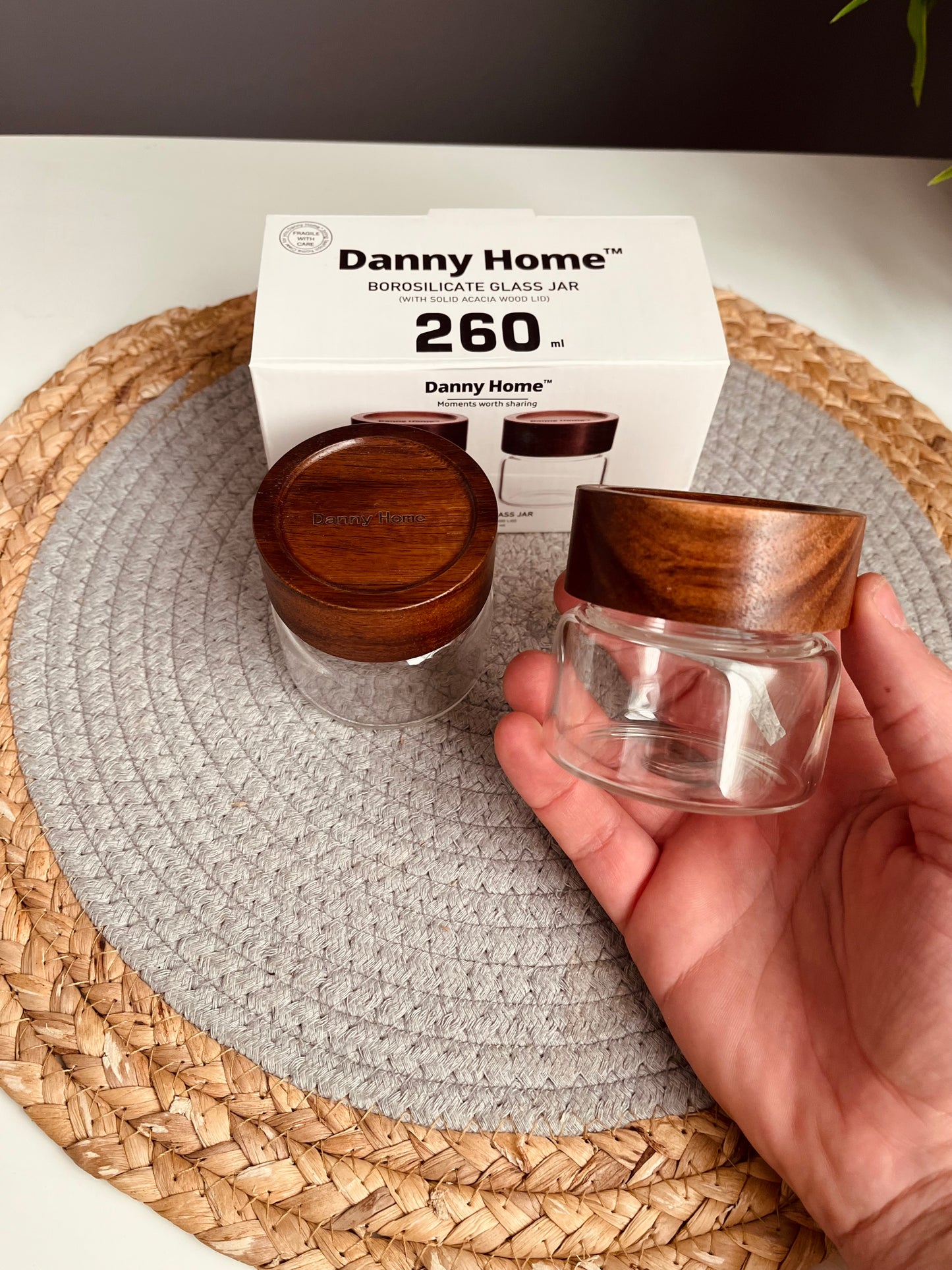 2 glass jars (Danny home)130ml(جديد)غطاء غامق
