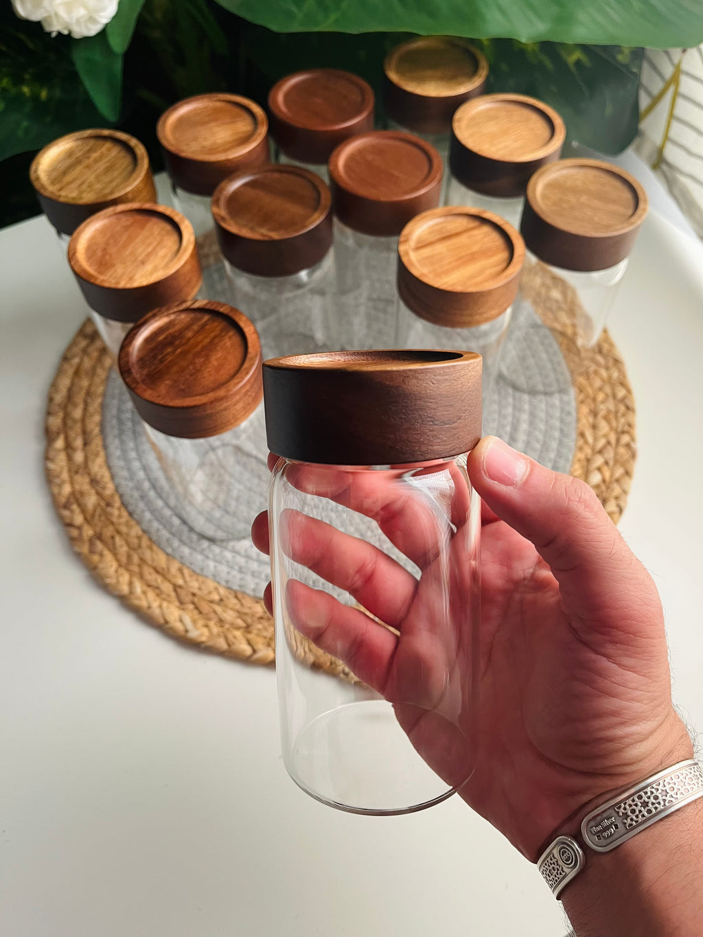 (Code223) Set of 12 glass jars 300ml(جديد)غطاء غامق كبير