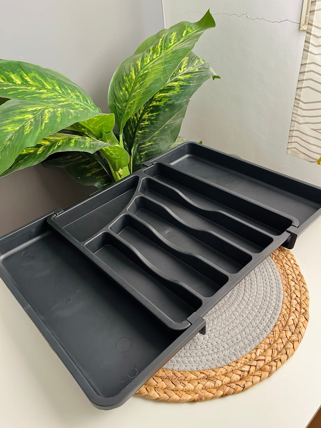 قابل للتمدد اسود Organizer  Drawer ( acrylic )