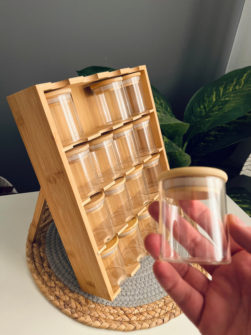 مدورSet of 16 glass jars +bamboo holder(150ml)26cm*34cm