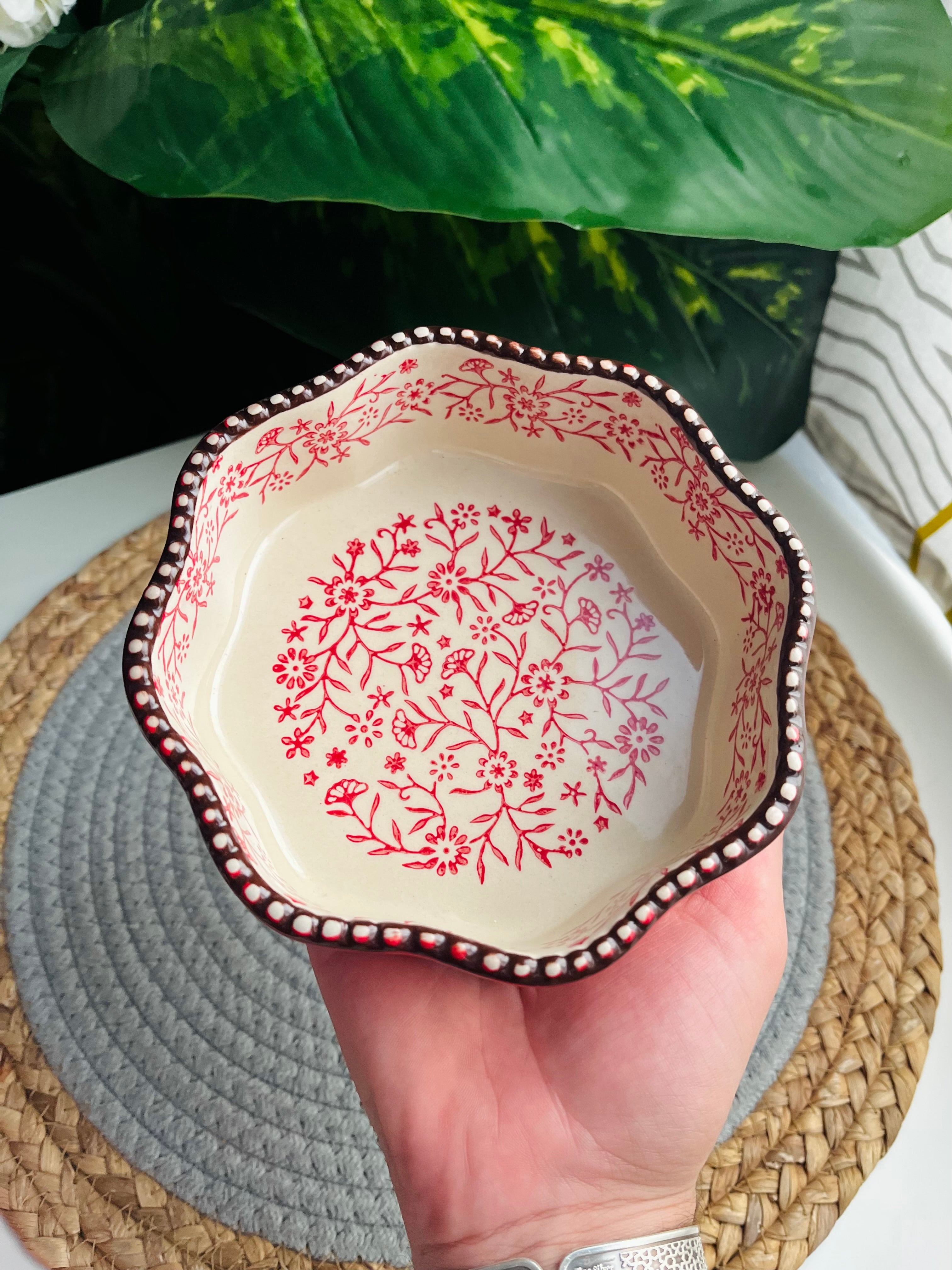طاجن أحمر صغير  22cm(مدور)code04 (حرف زيجزاج)
