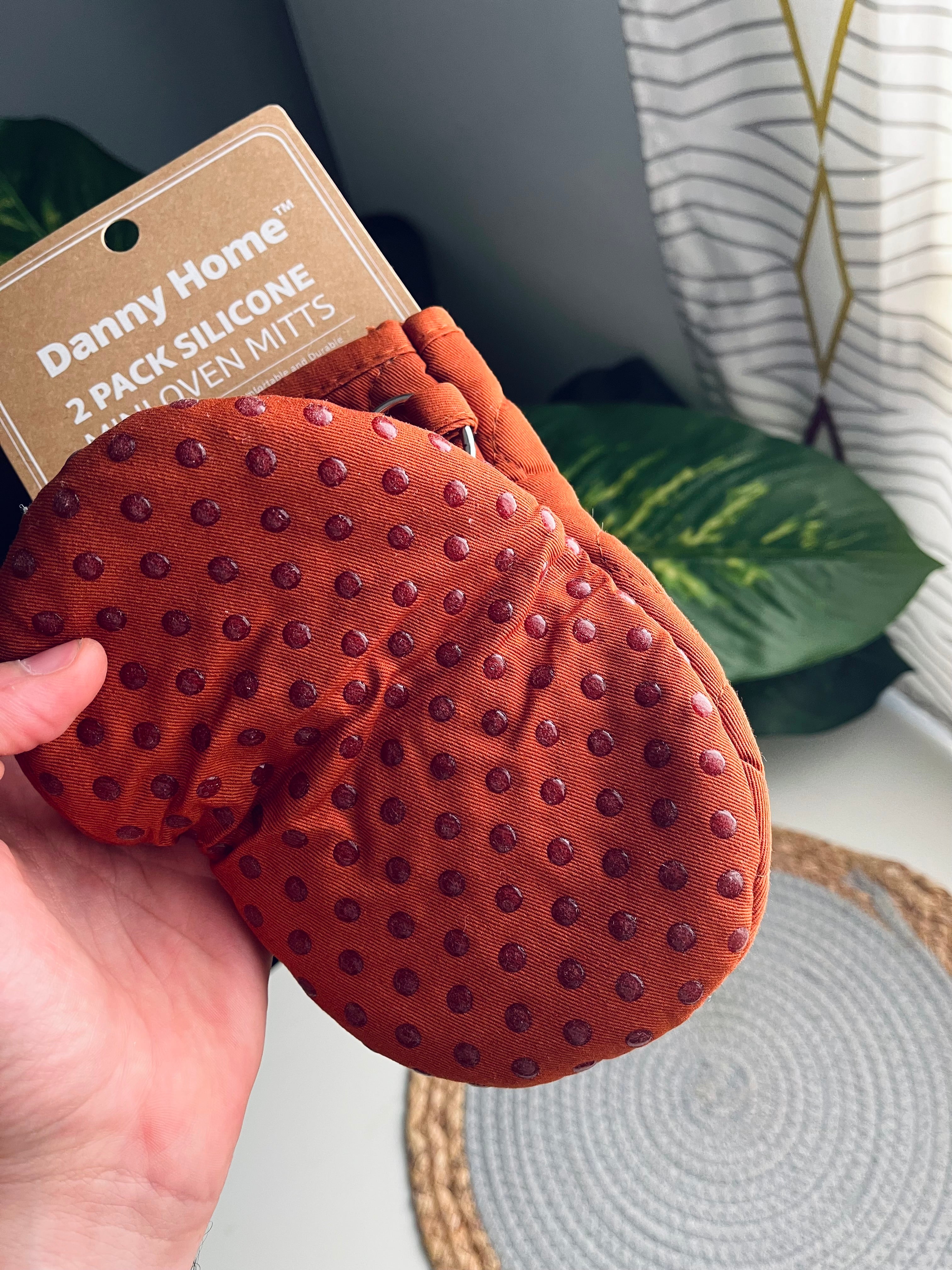 2p Oven gloves (danny home) code 02A (بنى)