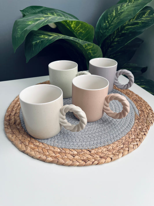 Set of 4 mugs (different colors)