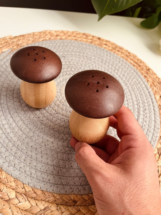 salt and pepper shakers (Code287)طقم  2ق ملاحات مشروم