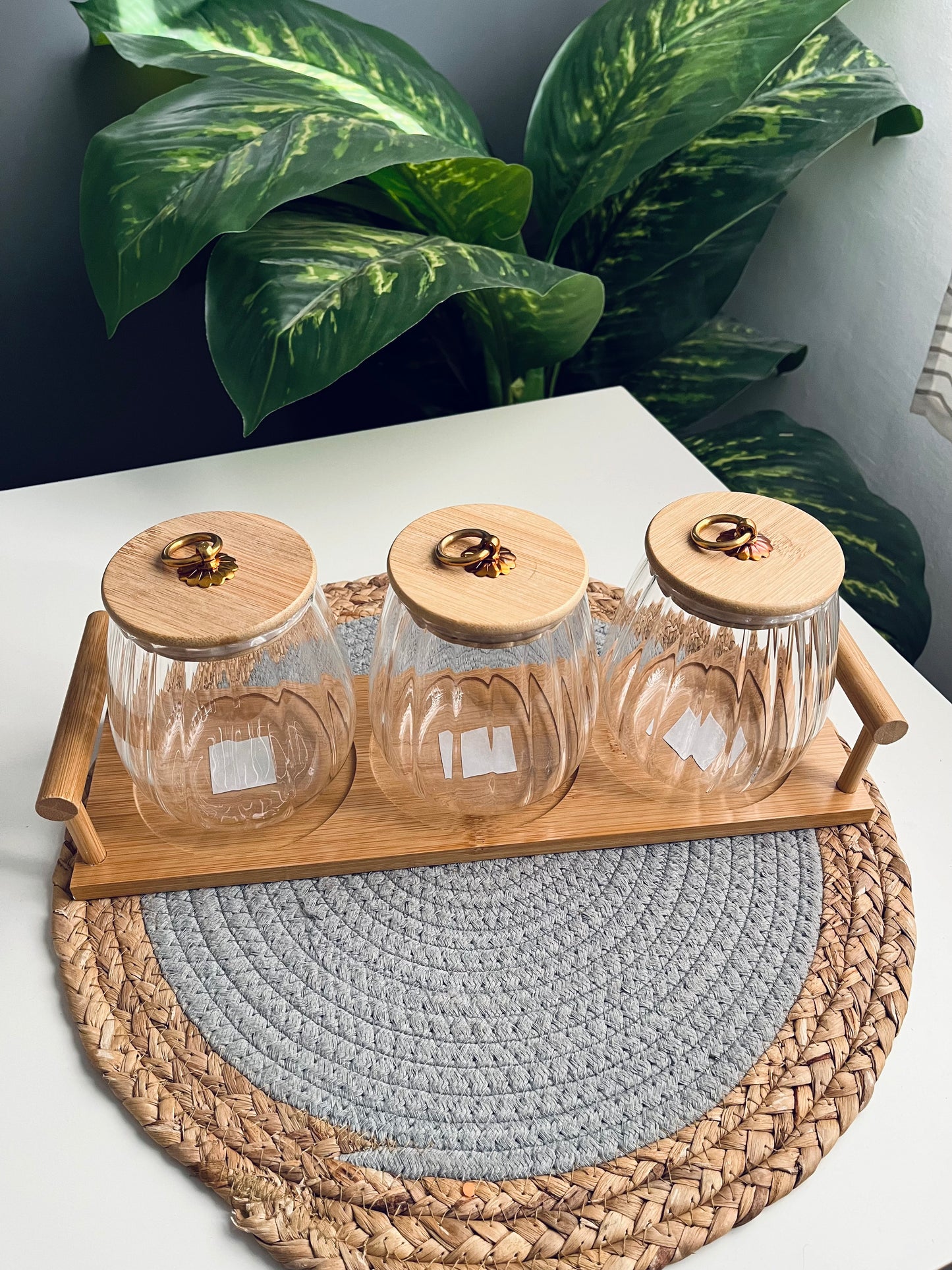 Set of 3 glass jars +tray(curvy)550ML