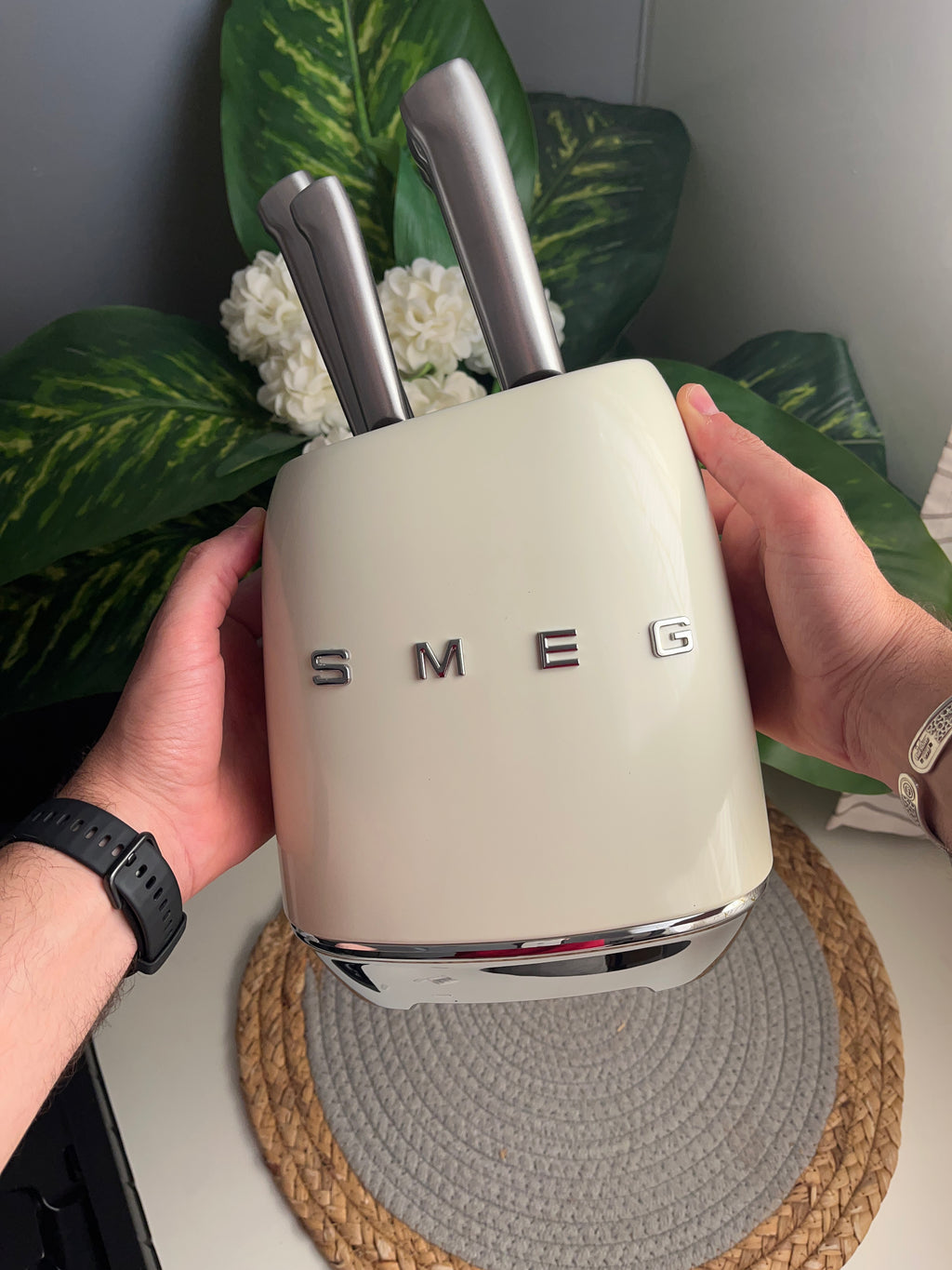 منظم سمج+طقم سكاكين ماركه(SMEG)6 قطع