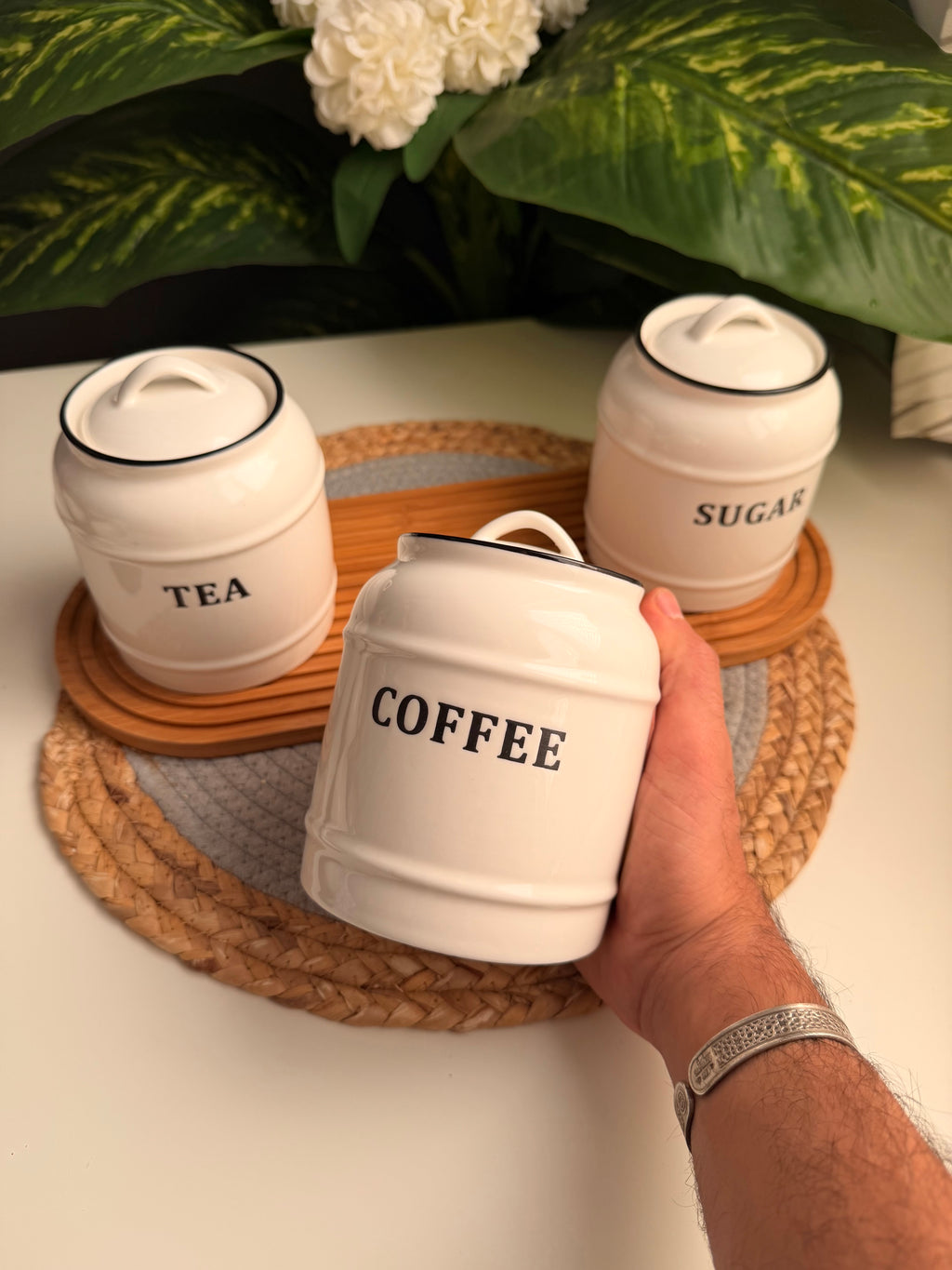Set of 3 porcelain jars(1)+ bamboo tray(79)(coffe/sugar/tea)0.9L